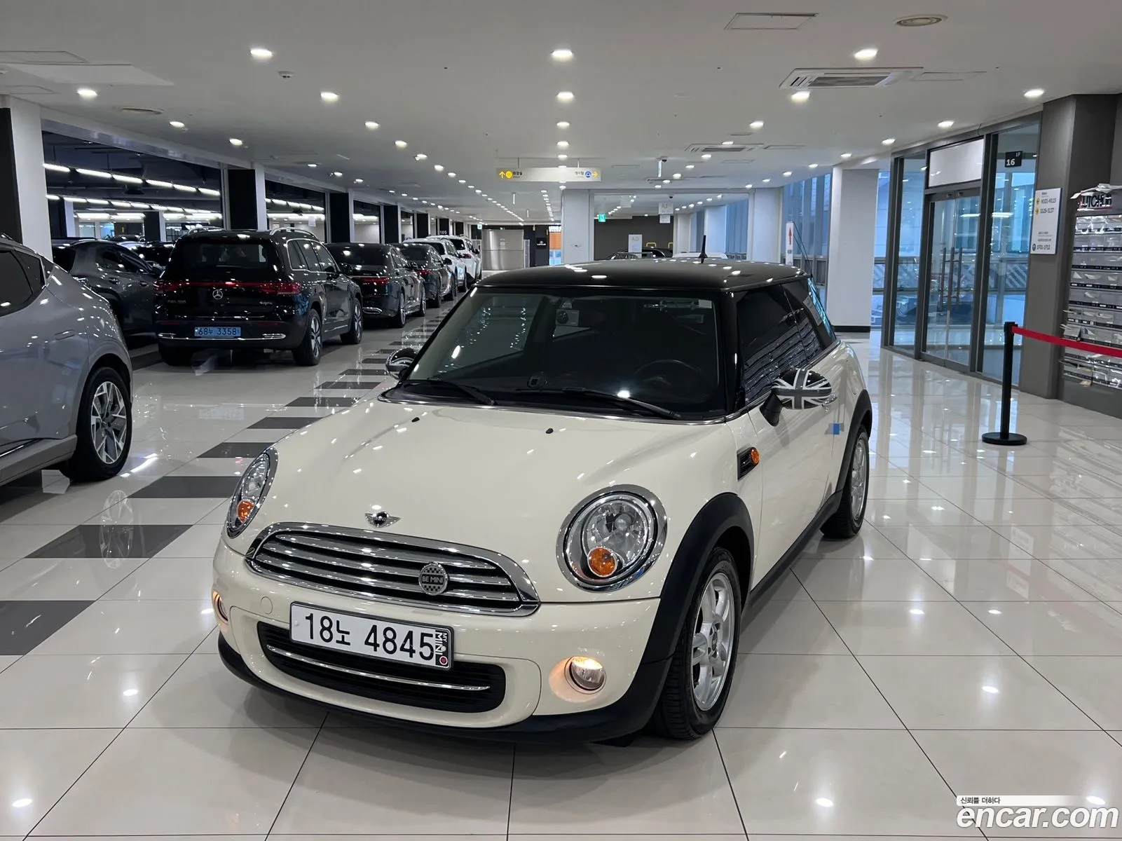 Mini Cooper Se - фотография 685351