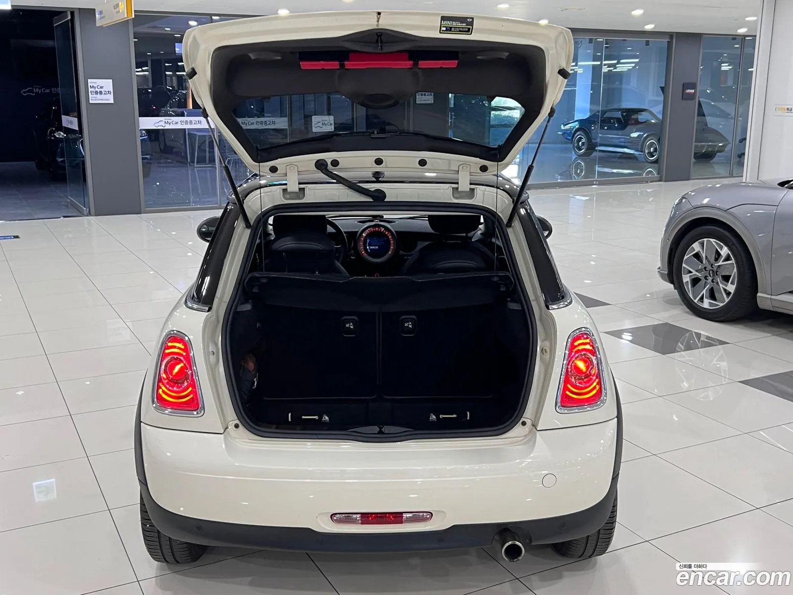 Mini Cooper Se - фотография 685356