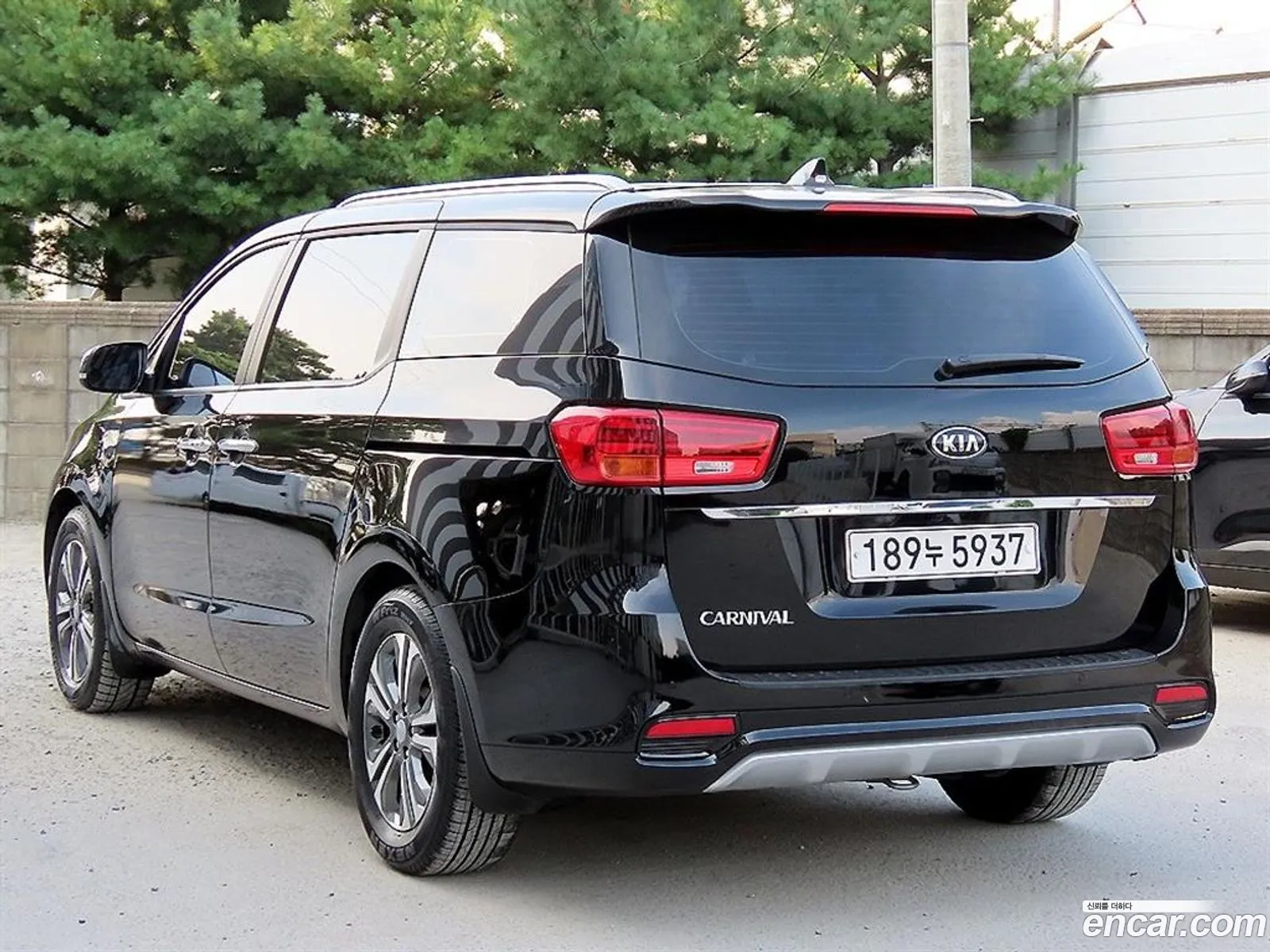 Kia The New Carnival 9-Seater Luxury - фотография 12813985