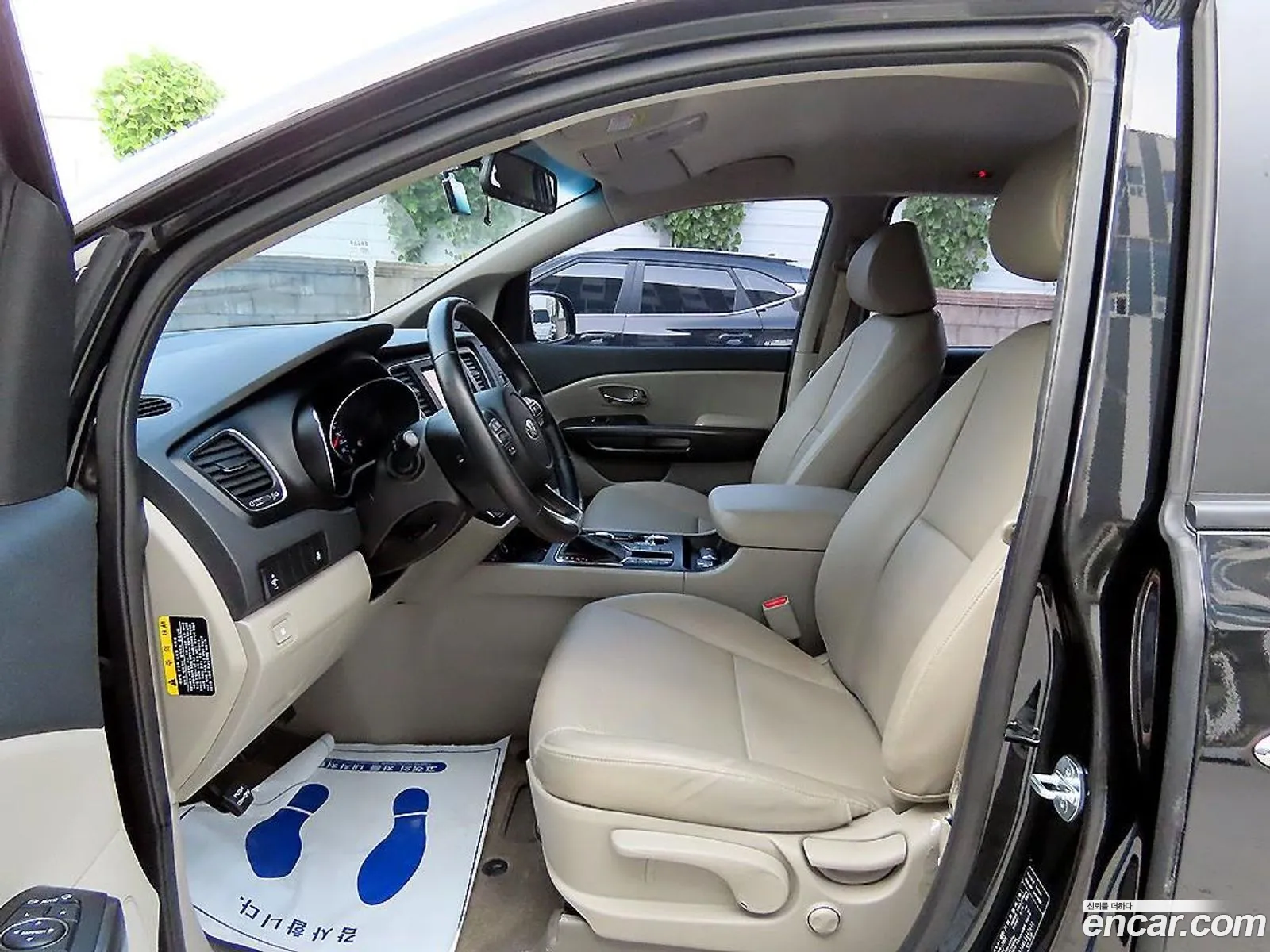 Kia The New Carnival 9-Seater Luxury - фотография 12813987