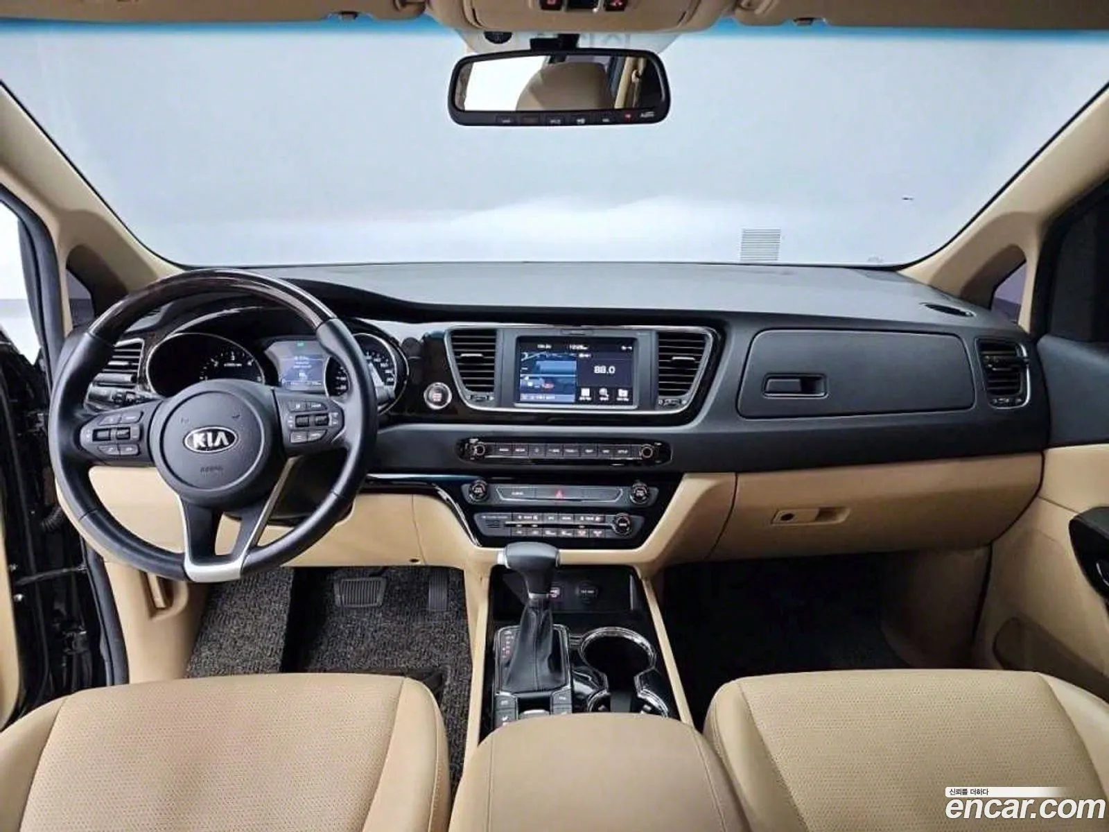 Kia The New Carnival 9-Seater Prestige - фотография 12785857