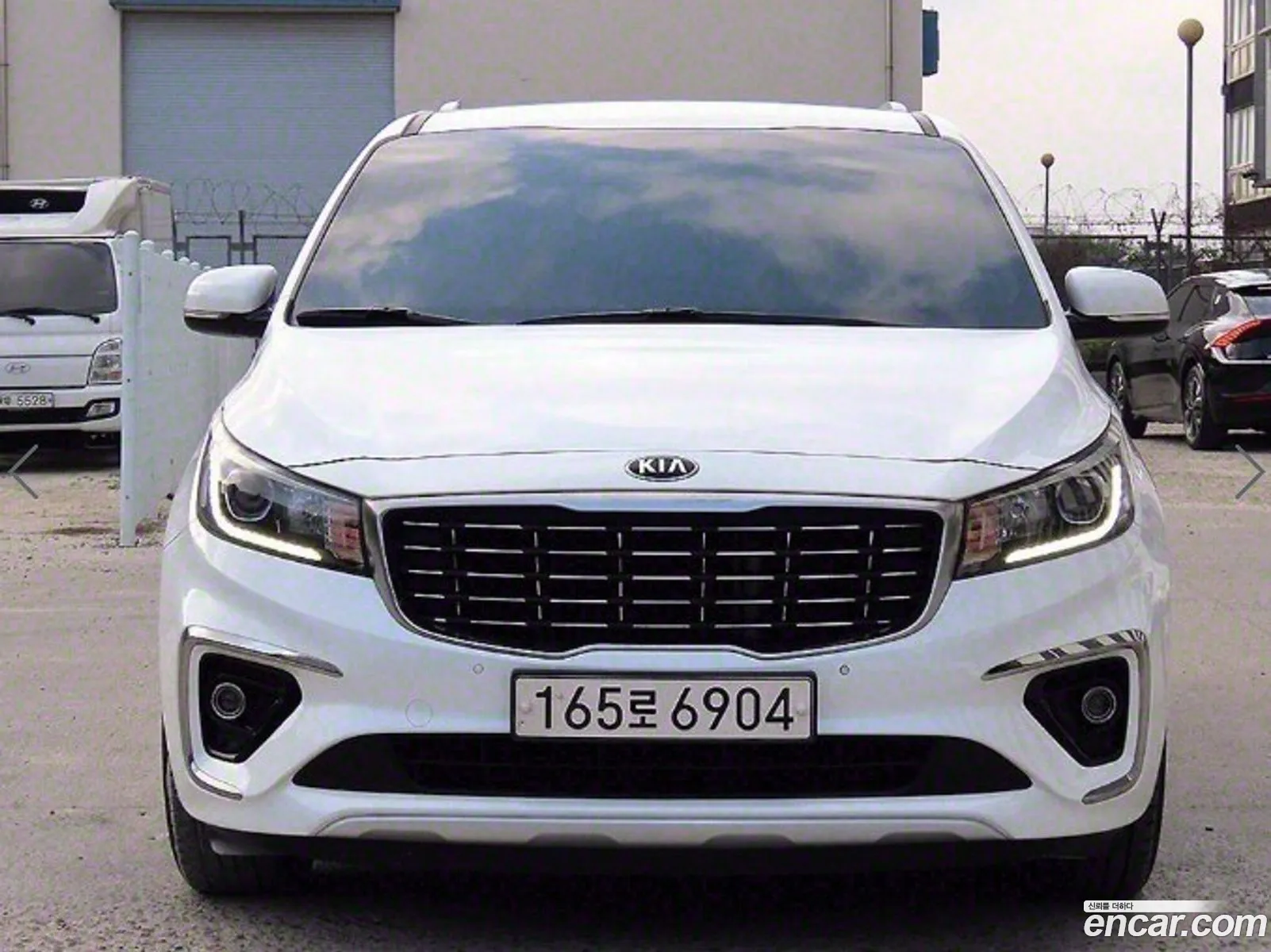 Kia The New Carnival 9-Seater Luxury - фотография 12829859