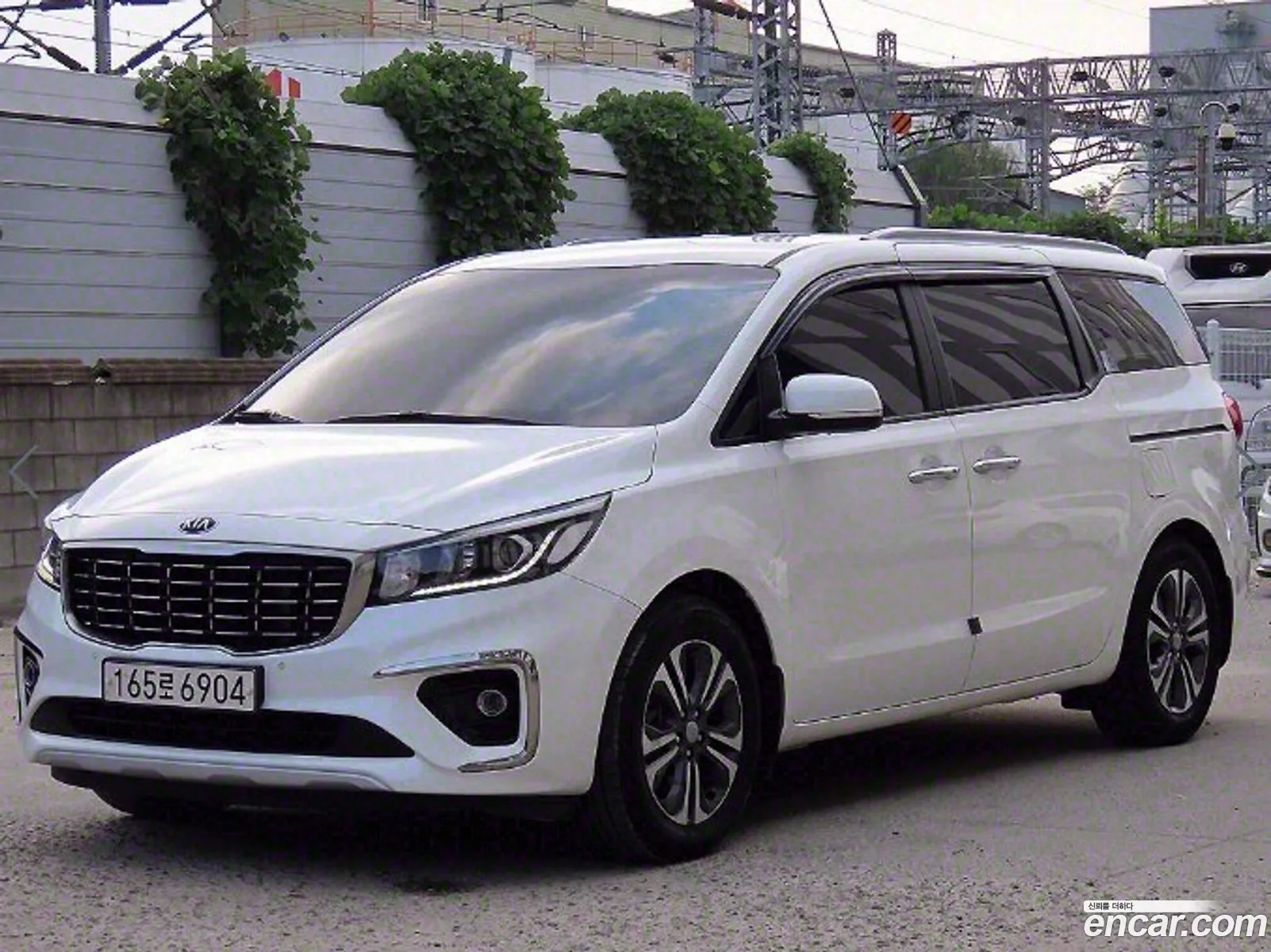 Kia The New Carnival 9-Seater Luxury - фотография 12829860