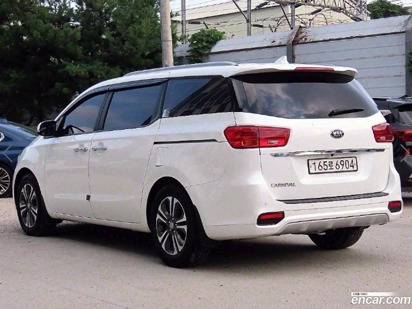 Kia The New Carnival 9-Seater Luxury - фотография 12829861