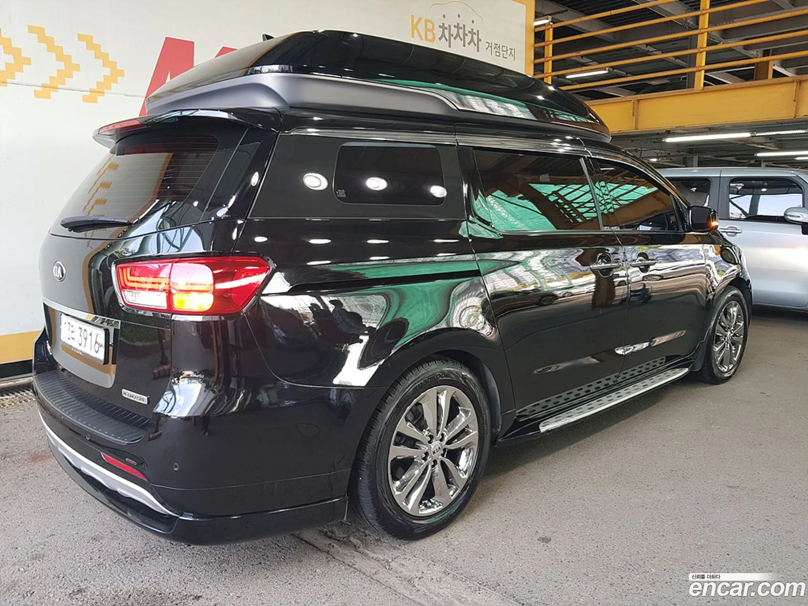 Kia All New Carnival 9-Seater High Limousine Noblesse - фотография 12830038