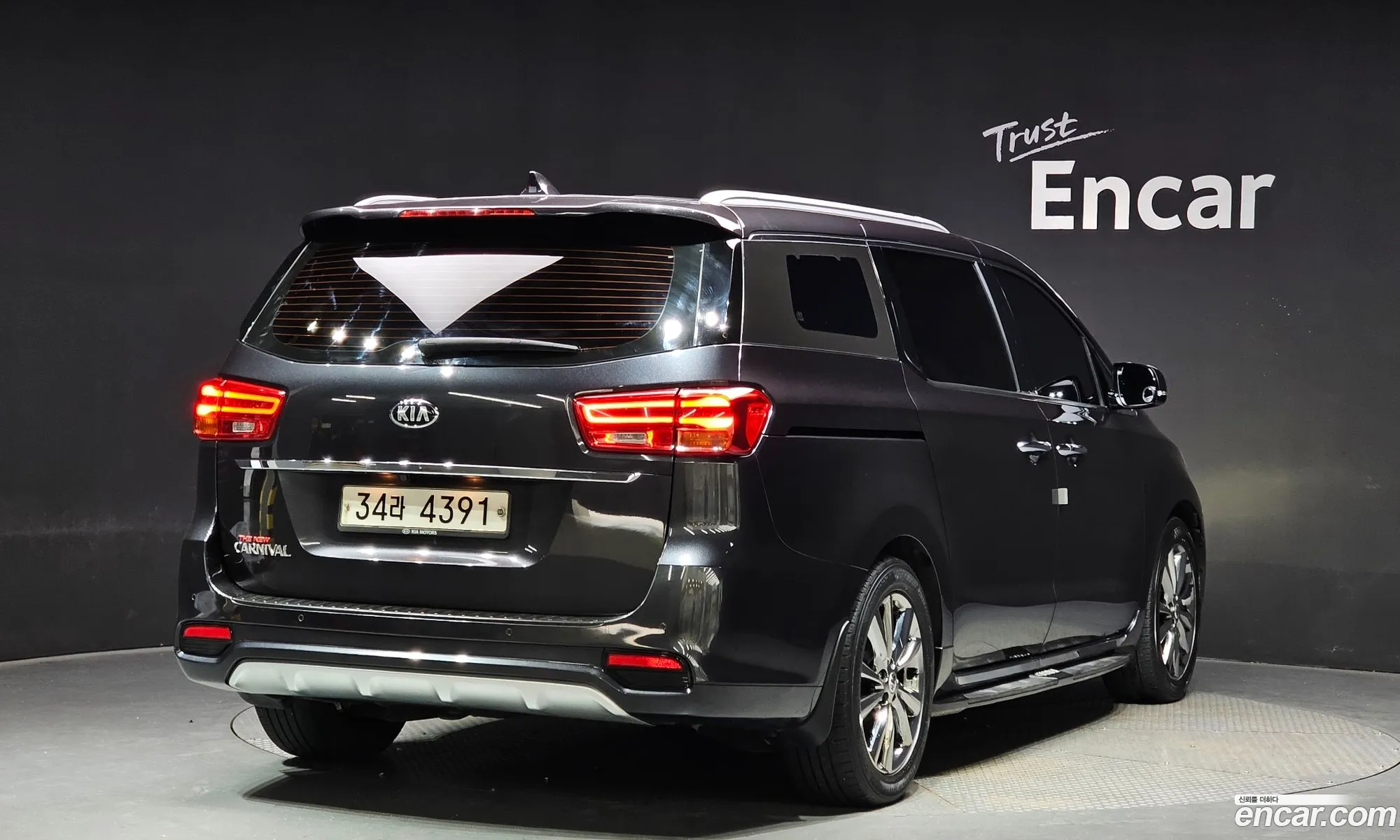 Kia The New Carnival 9-Seater Noblesse - фотография 1184815