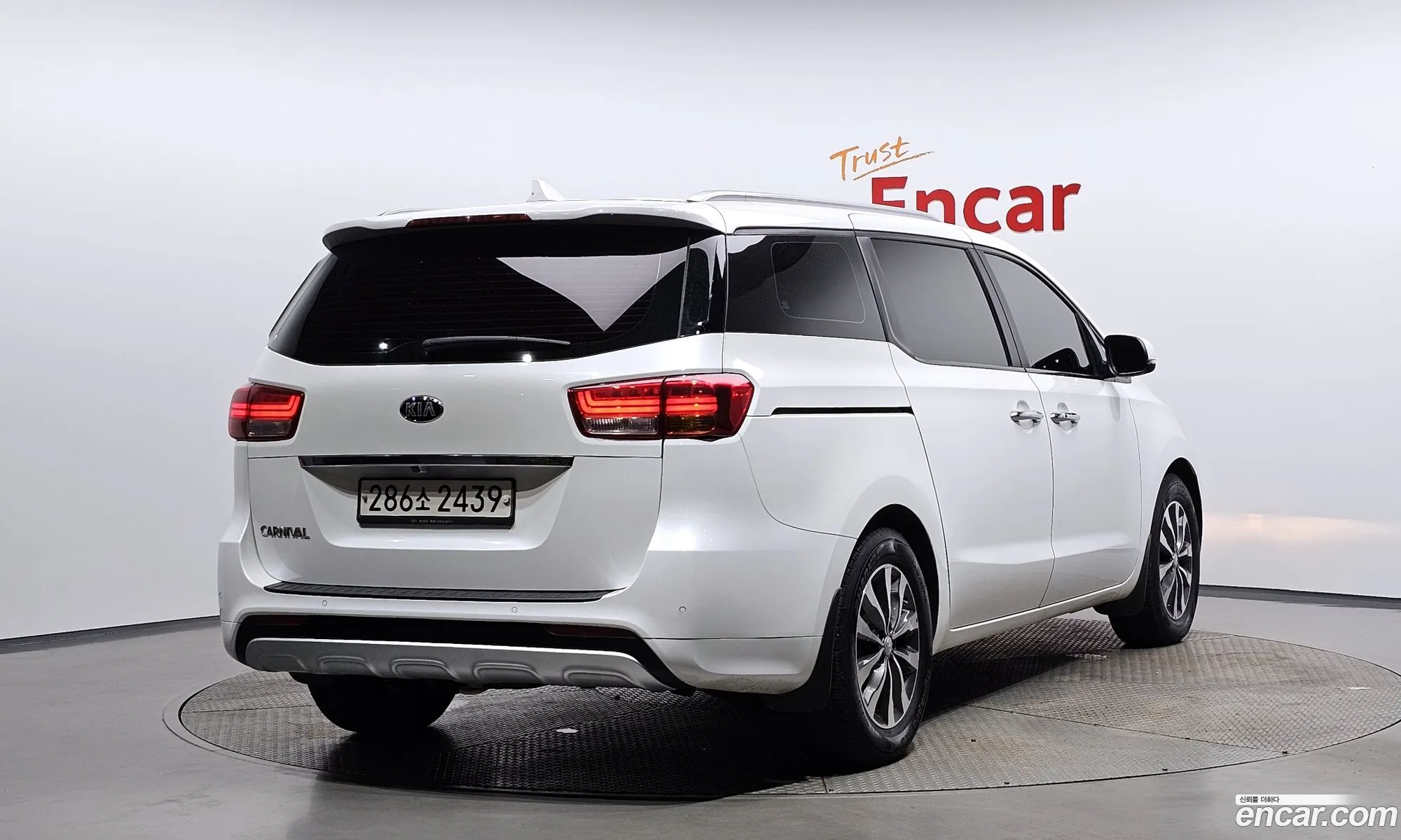 Kia All New Carnival 9-Seater Luxury - фотография 4609424