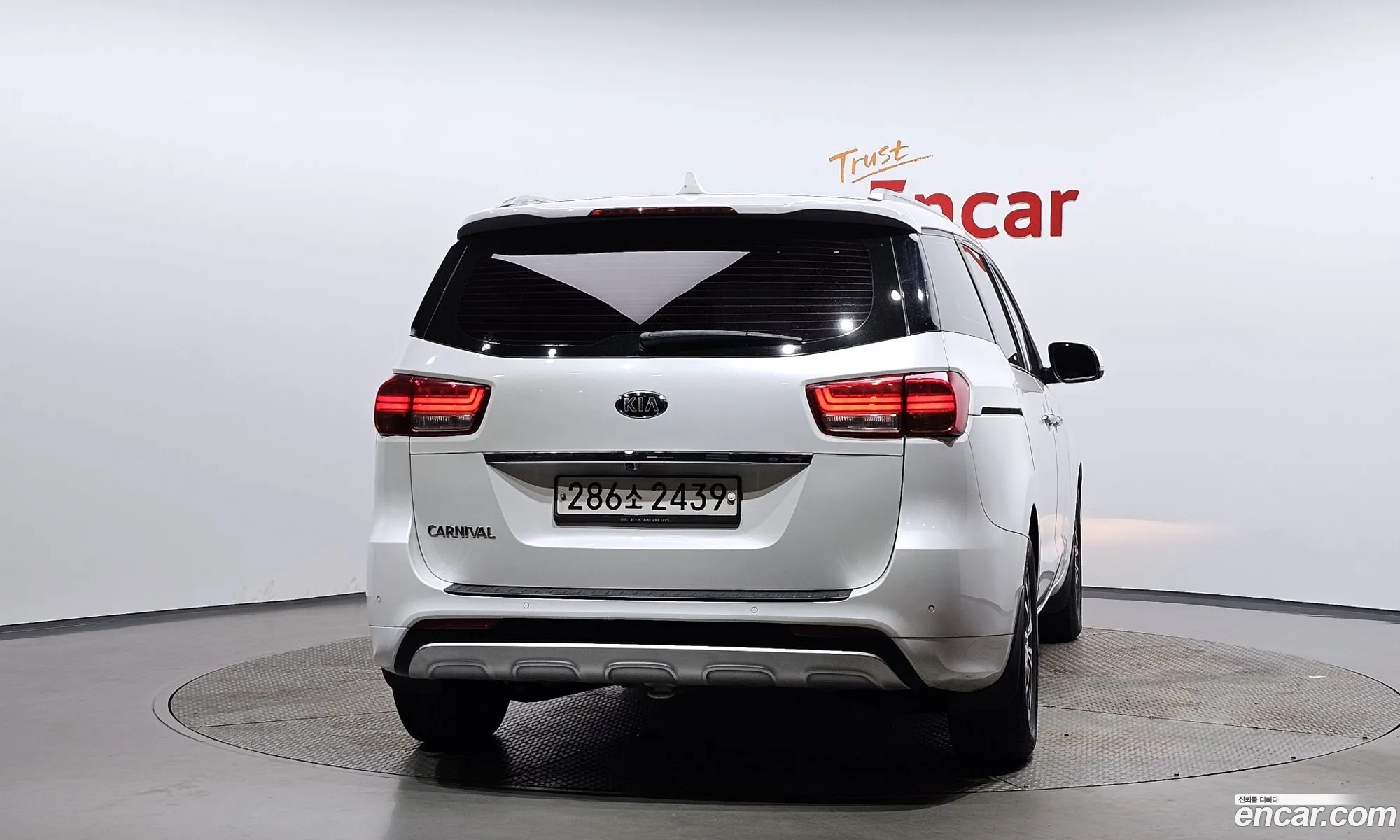 Kia All New Carnival 9-Seater Luxury - фотография 4609426