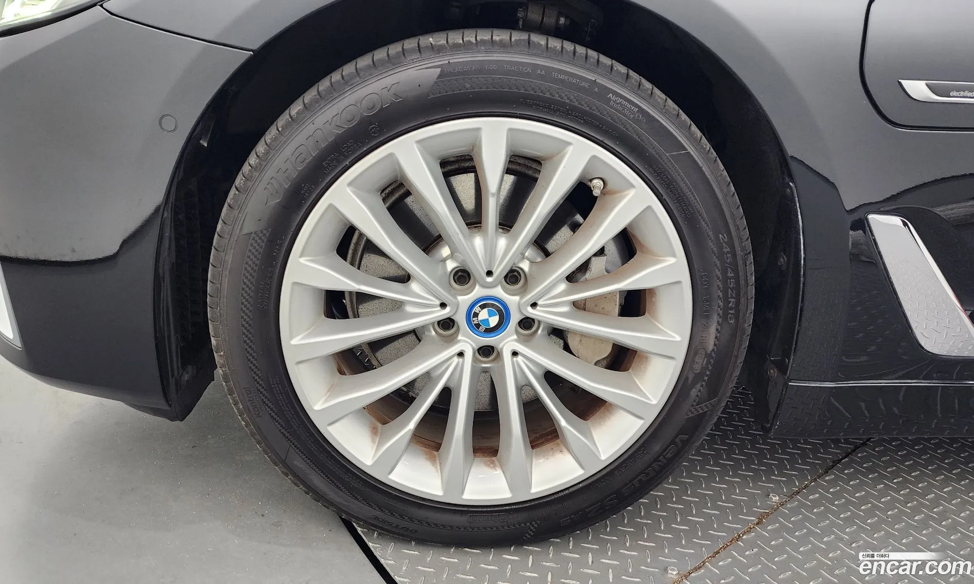 BMW 5 Series G30 530E Luxury - фотография 14723571