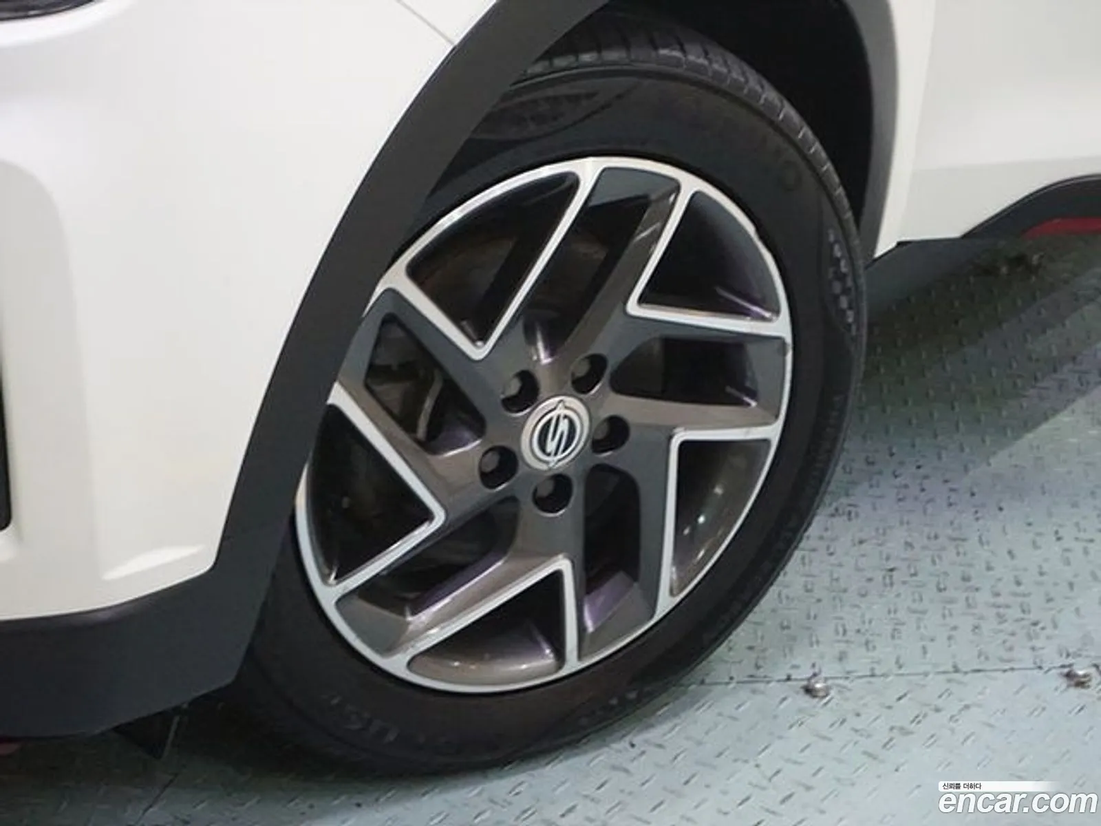 Kg Mobility Ssangyong Very New Tivoli Gasoline 15 2Wd R-Plus White - фотография 7481893