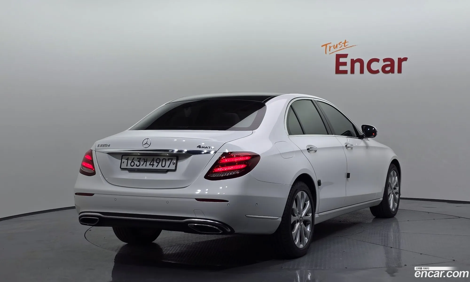Benz E-Class W213 E220D 4Matic Exclusive - фотография 12536961