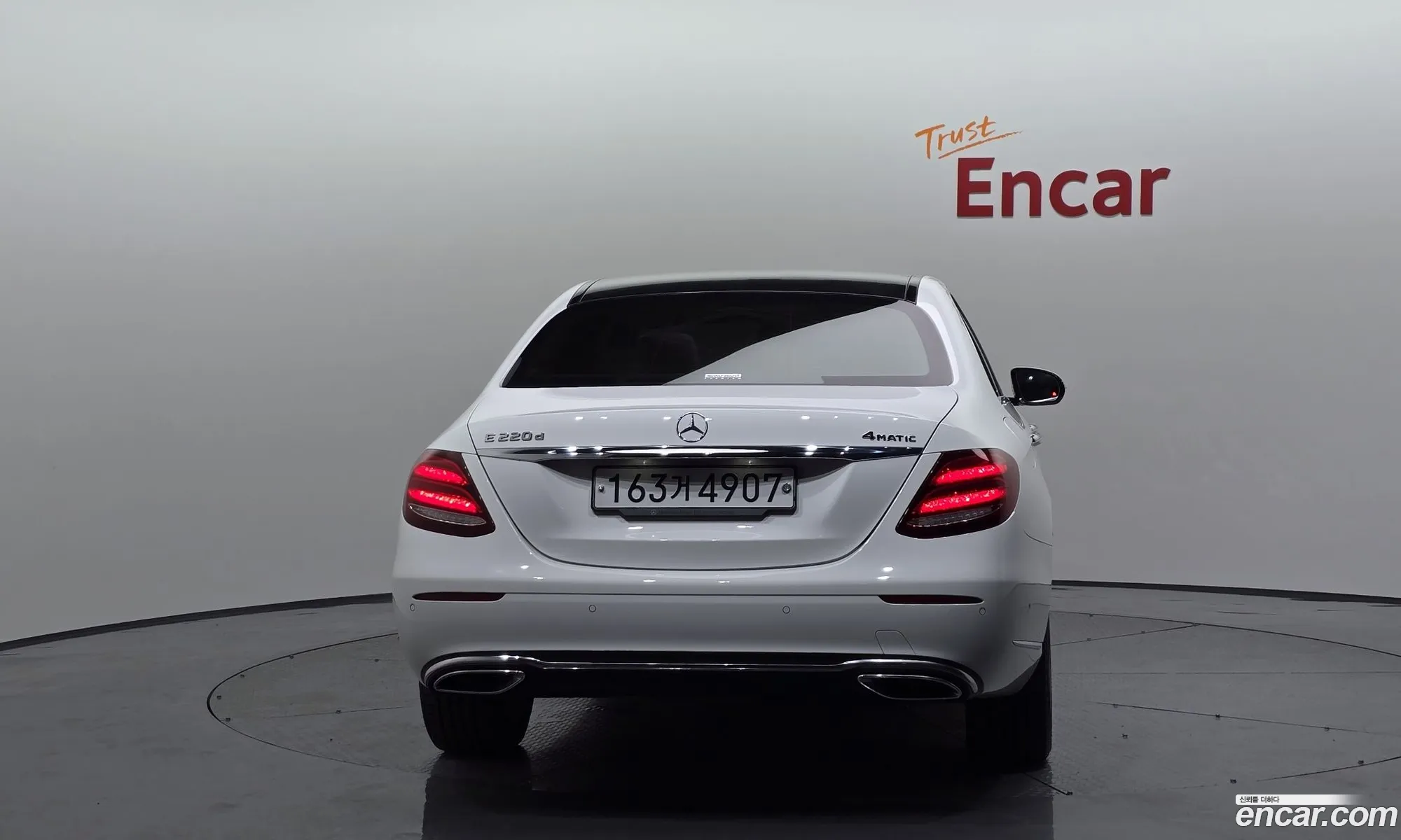 Benz E-Class W213 E220D 4Matic Exclusive - фотография 12536963