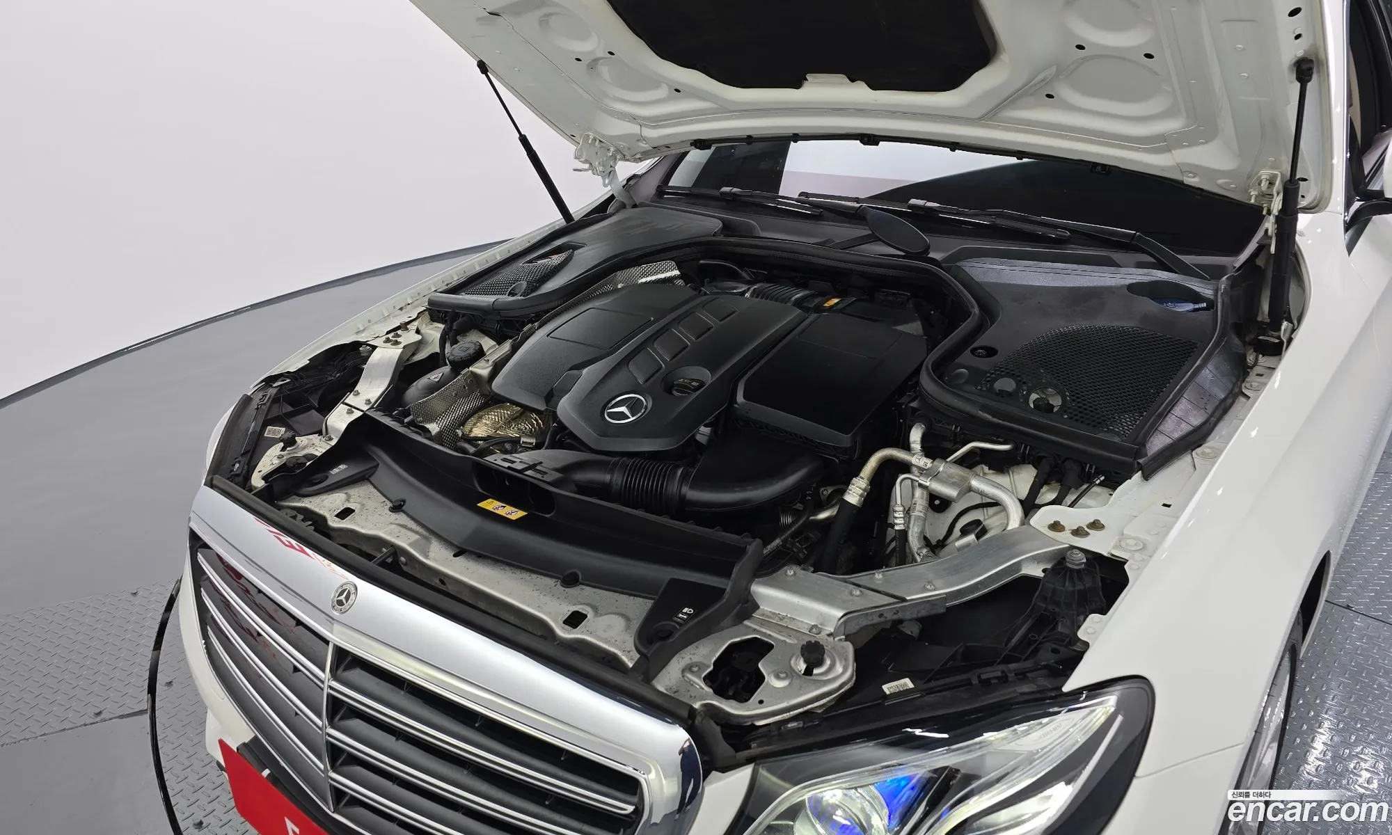 Benz E-Class W213 E220D 4Matic Exclusive - фотография 12536965