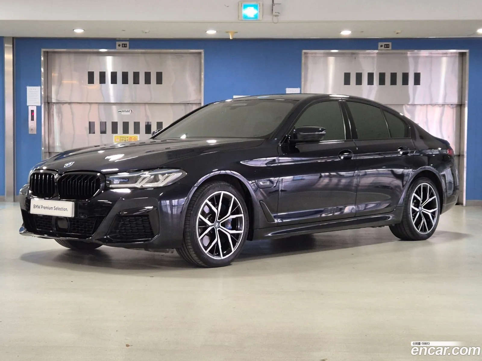 BMW 5 Series G30 530E M Sports - фотография 14125565