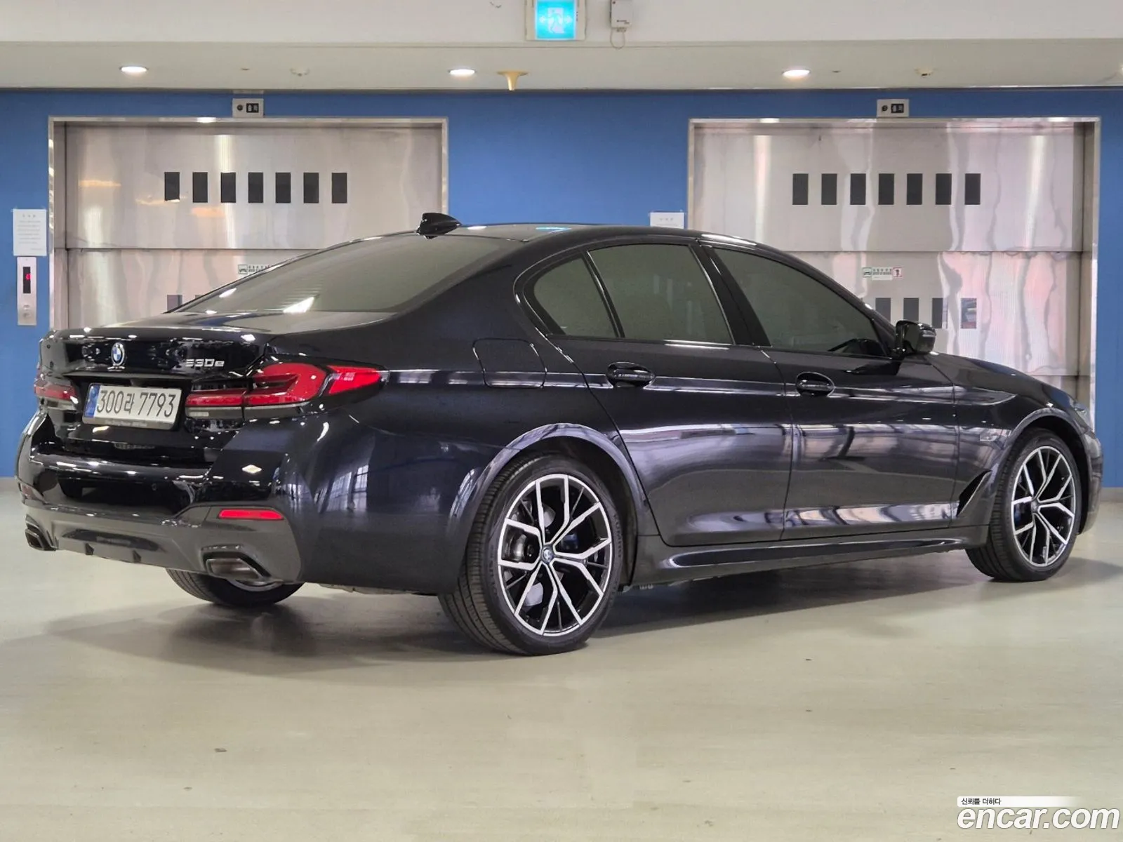 BMW 5 Series G30 530E M Sports - фотография 14125566