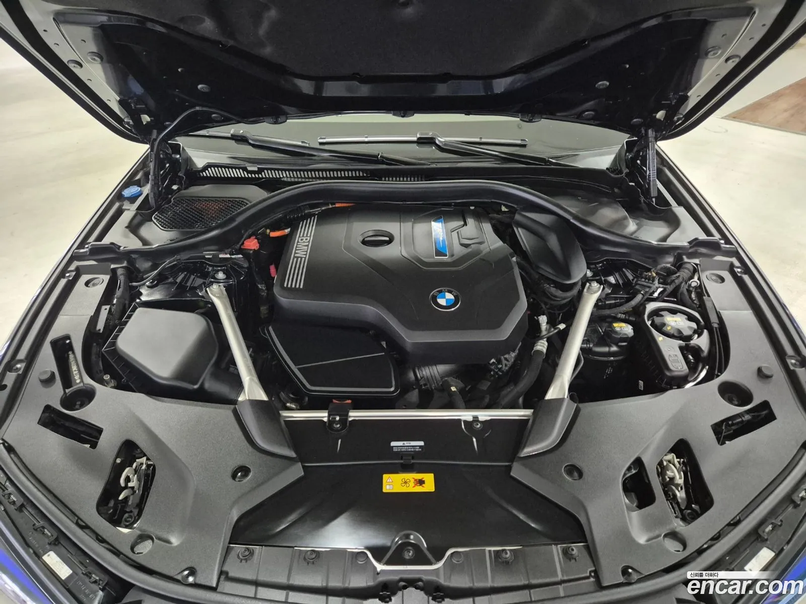BMW 5 Series G30 530E M Sports - фотография 14125570