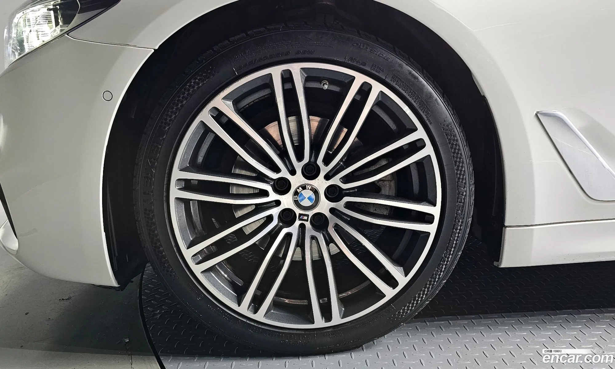 BMW 5 Series G30 520D M Sports Plus - фотография 14125545