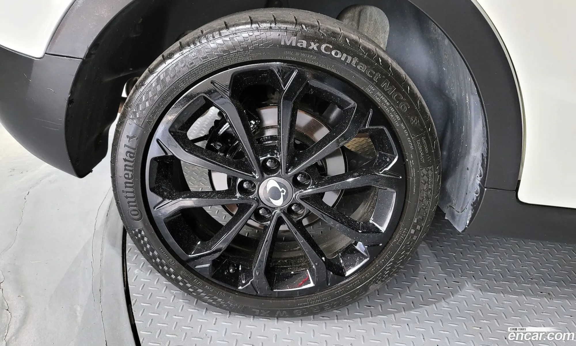 Kg Mobility Ssangyong Tivoli Armor Gear Edition 4Wd - фотография 7839221
