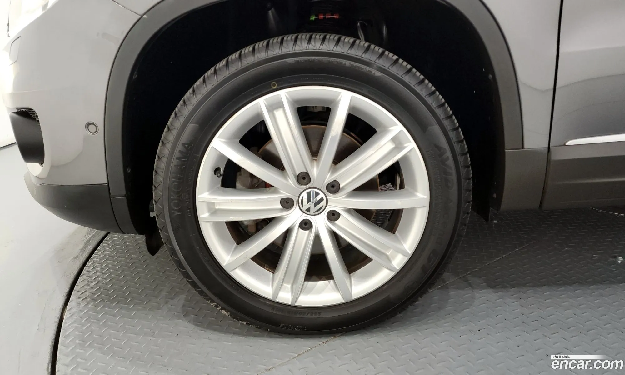 Volkswagen New Tiguan 20 Tdi Premium 5N - фотография 12133293