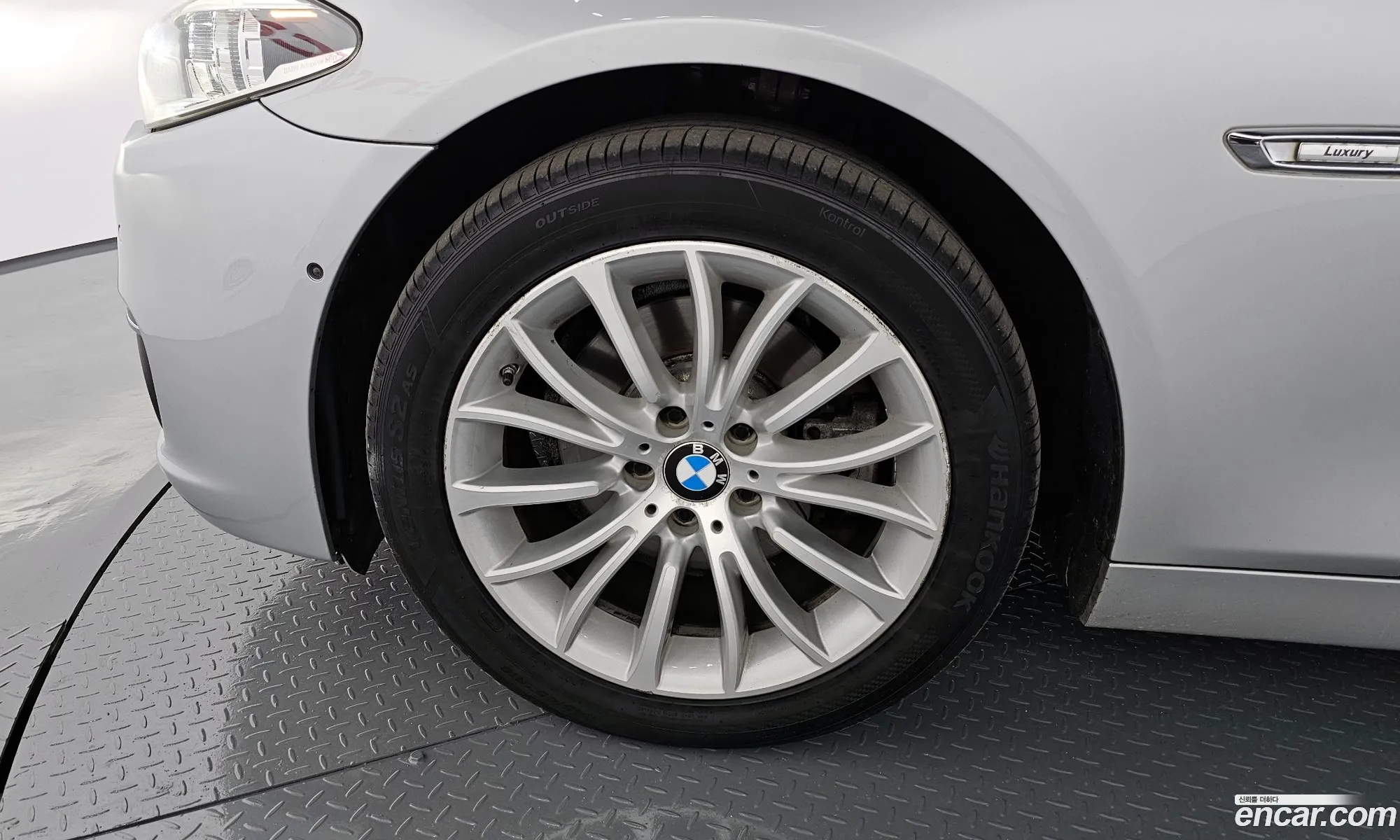 BMW 5 Series F10 528I xDrive Luxury Plus - фотография 14186153
