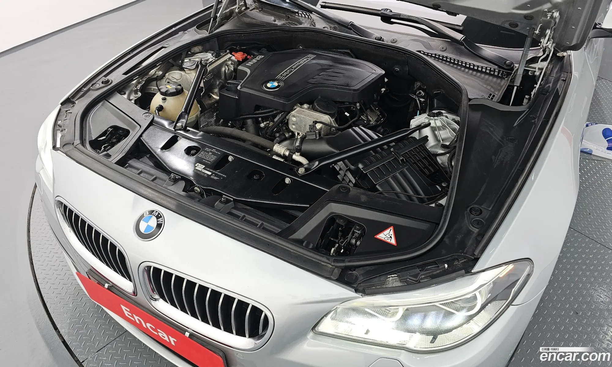 BMW 5 Series F10 528I xDrive Luxury Plus - фотография 14186154