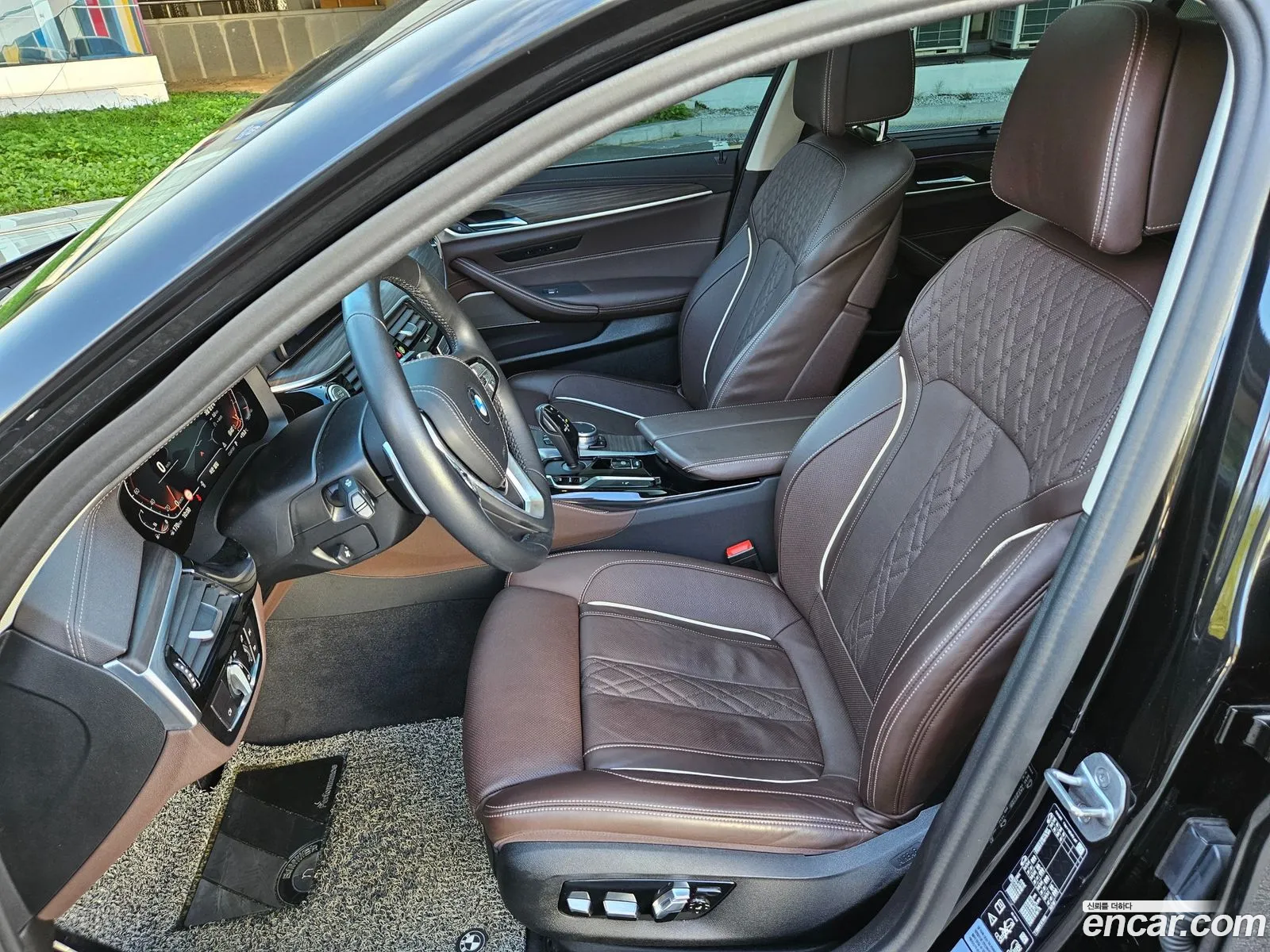 BMW 5 Series G30 530I xDrive Luxury - фотография 14114654