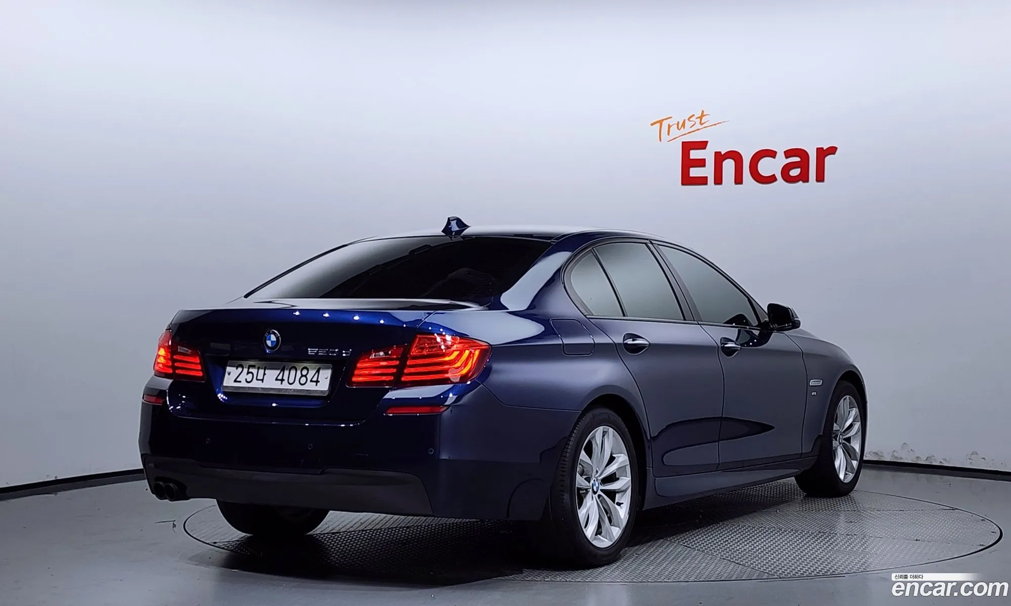 BMW 5 Series F10 520D M Aerodynamics - фотография 14205387