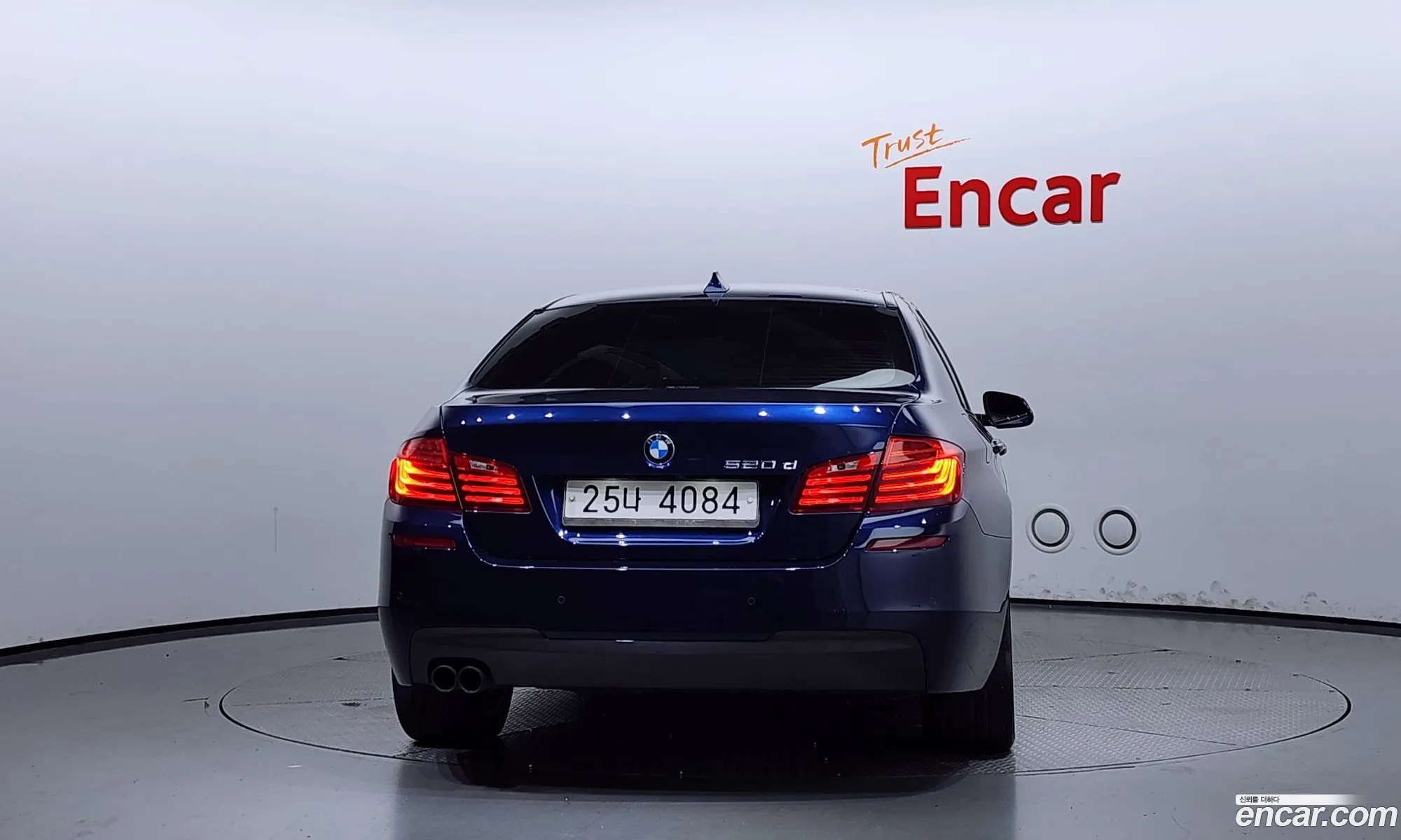 BMW 5 Series F10 520D M Aerodynamics - фотография 14205389