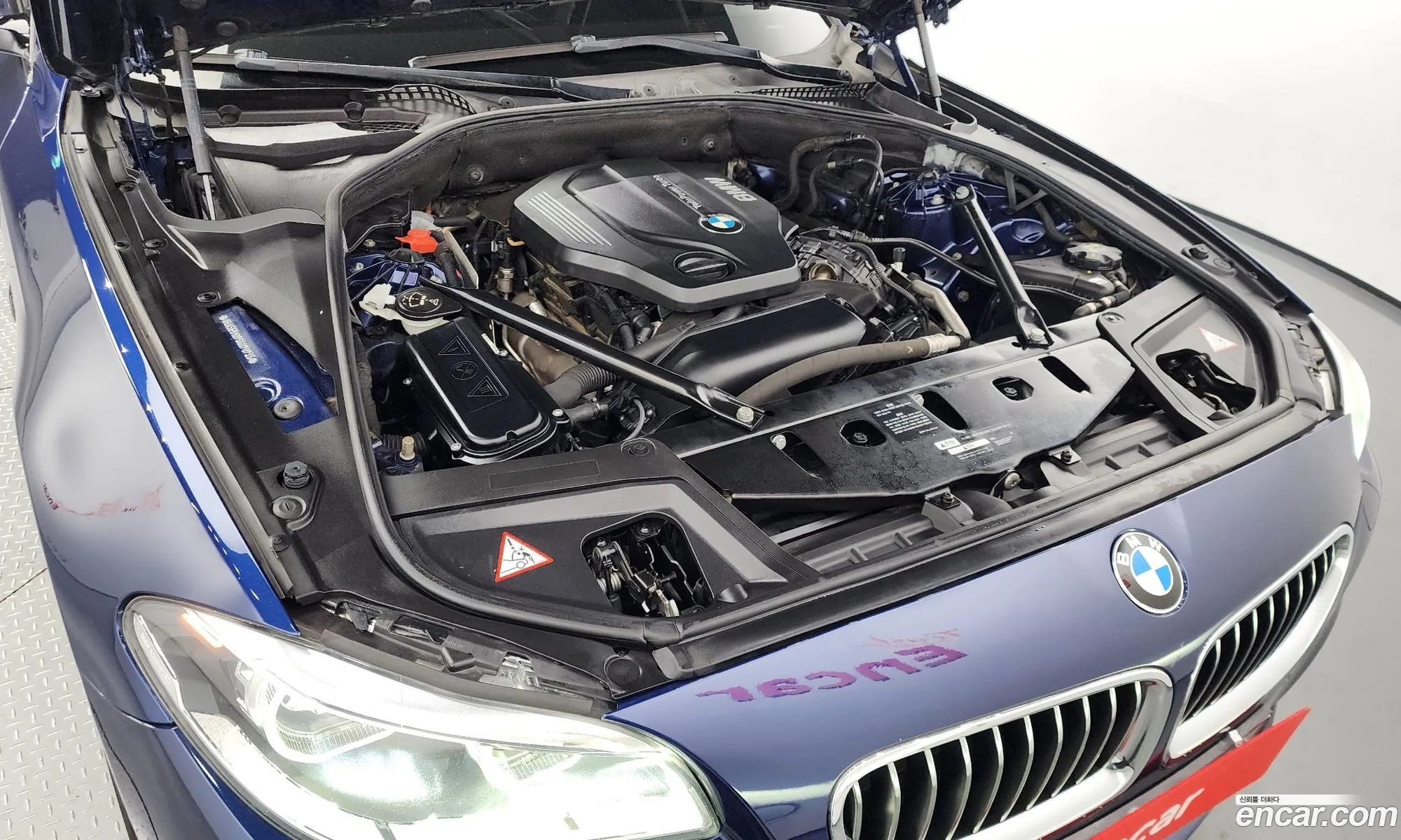 BMW 5 Series F10 520D M Aerodynamics - фотография 14205391