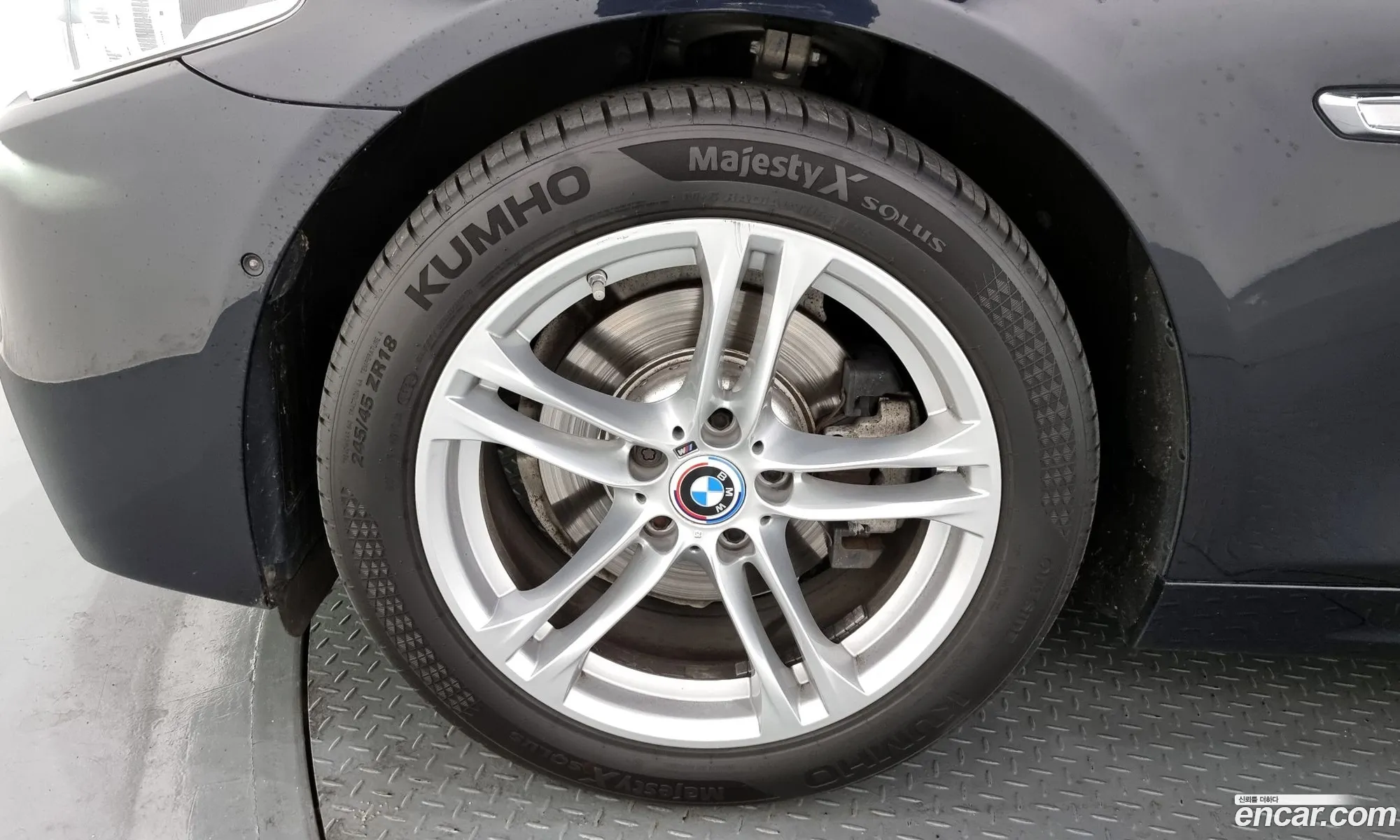 BMW 5 Series F10 520D M Aerodynamics - фотография 15791953