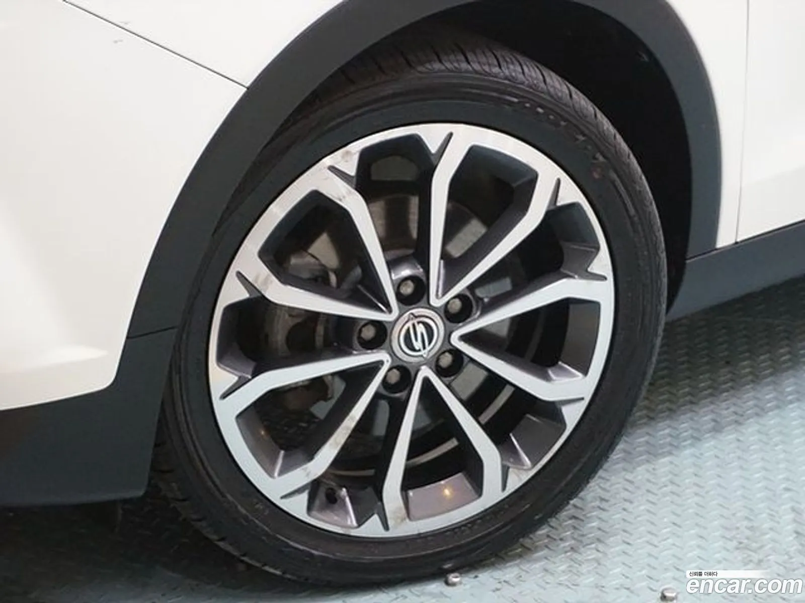 Kg Mobility Ssangyong Tivoli Armor Lx 2Wd - фотография 7399903