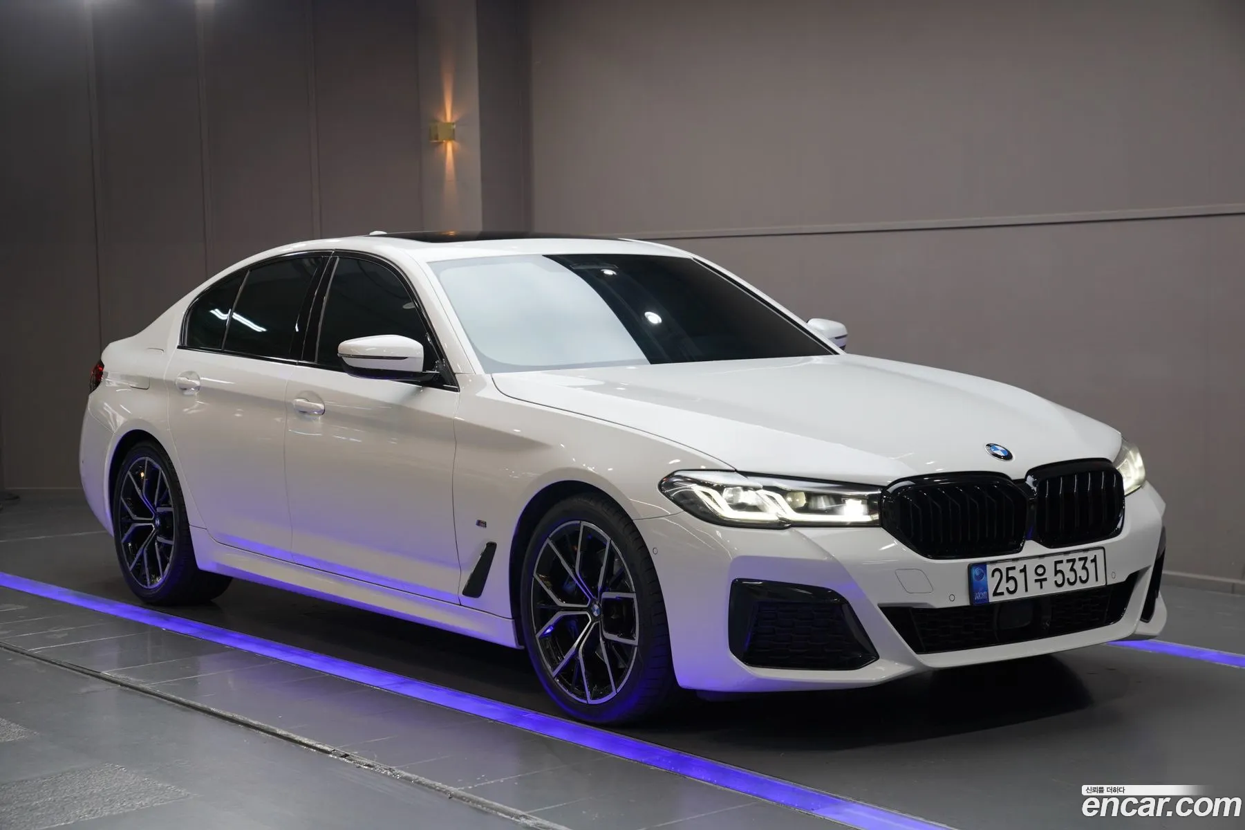 BMW 5 Series G30 530I M Sports - фотография 15809999