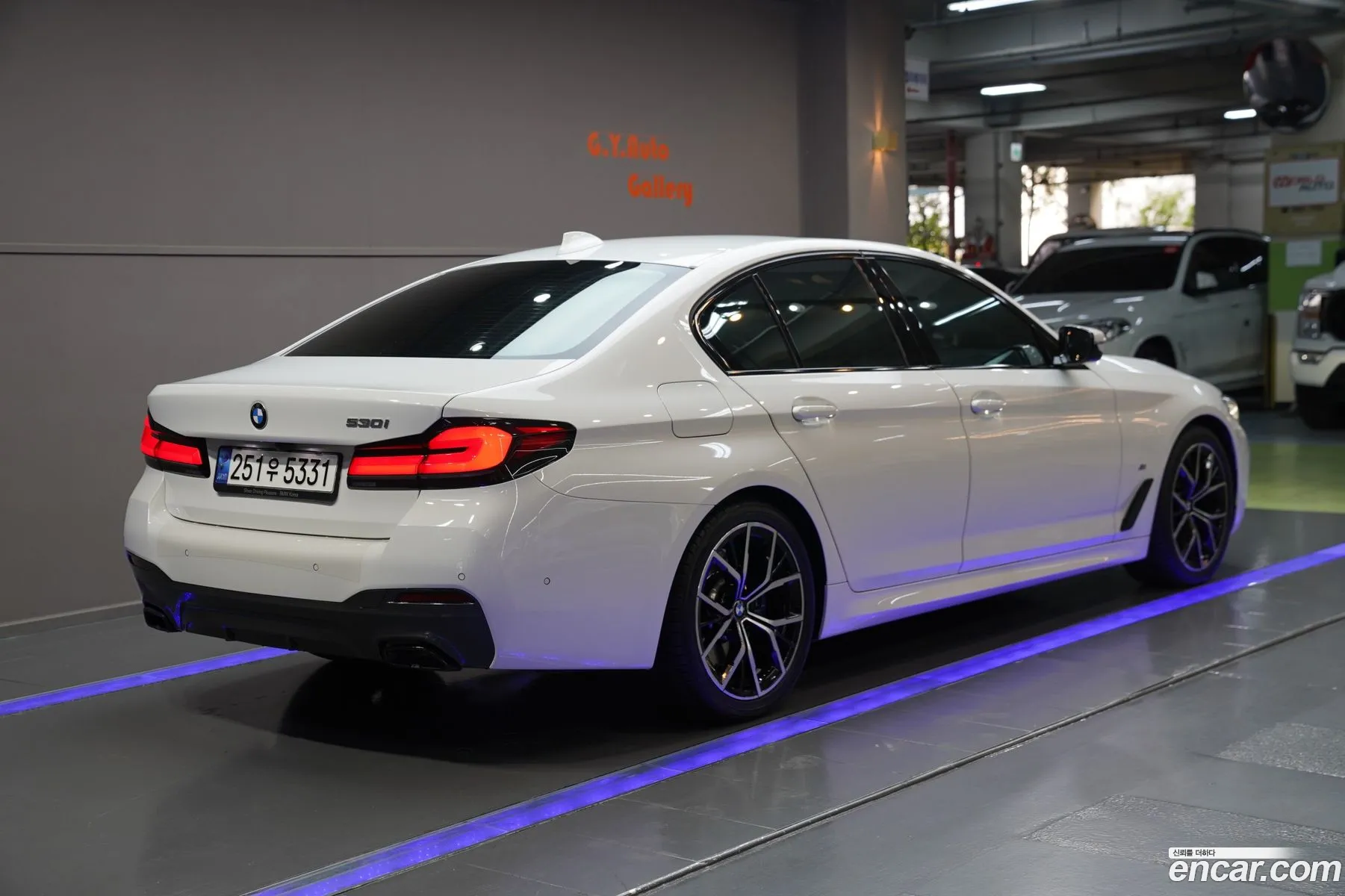 BMW 5 Series G30 530I M Sports - фотография 15810000