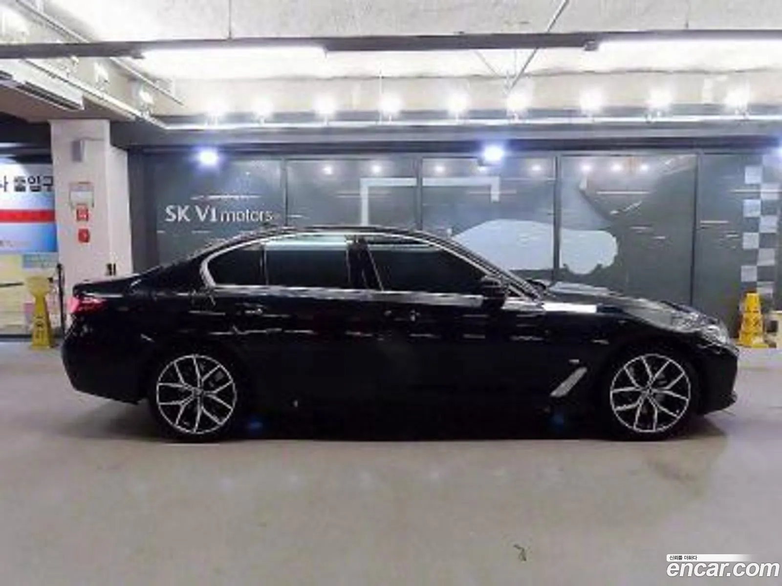 BMW 5 Series G30 530E M Sports - фотография 14114636
