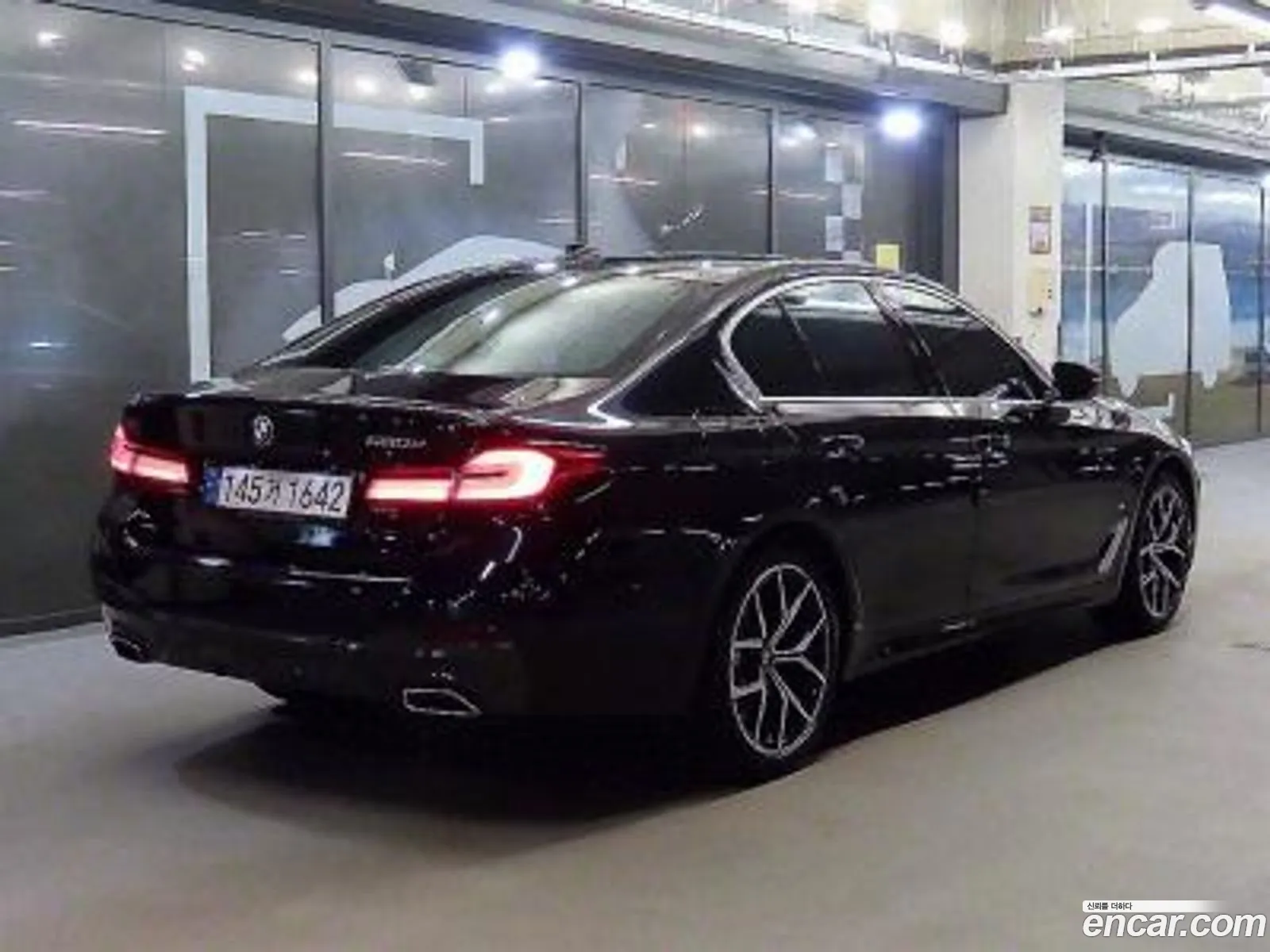 BMW 5 Series G30 530E M Sports - фотография 14114637