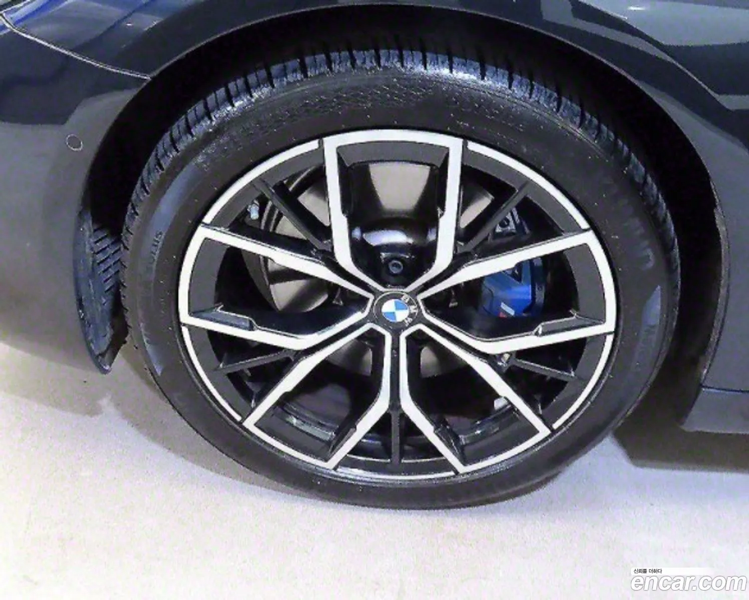 BMW 5 Series G30 530E M Sports - фотография 14114639