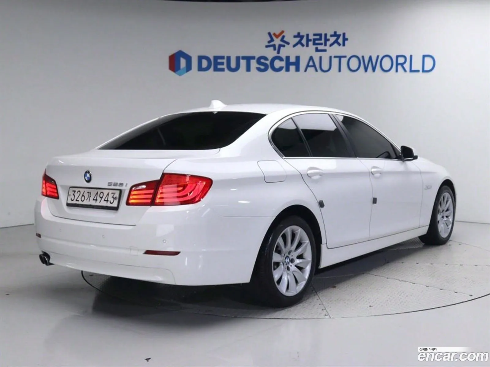 BMW 5 Series F10 528I - фотография 14114623