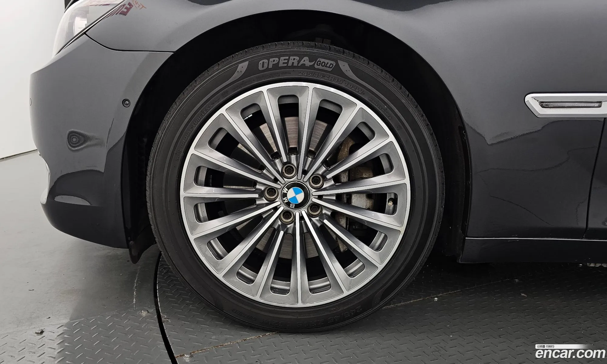 BMW 7 Series F01 750Li - фотография 14411226