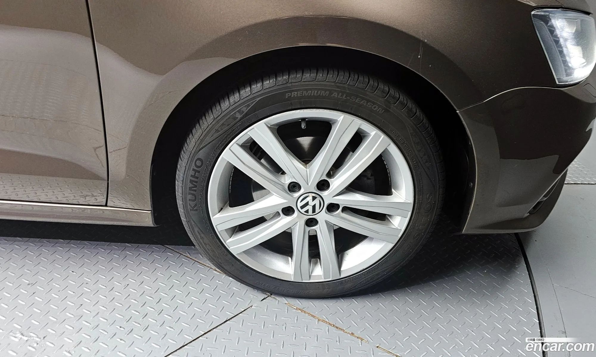 Volkswagen New Jetta 20 Tdi Bluemotion Premium 6Th Generation - фотография 12245046