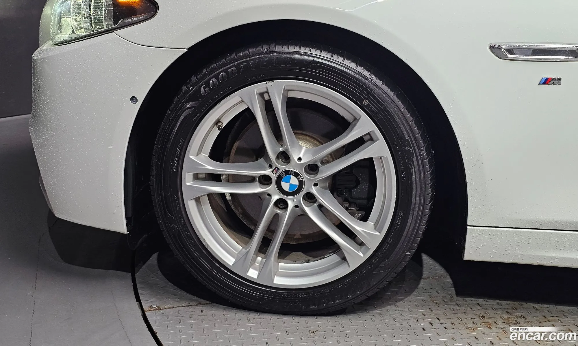 BMW 5 Series F10 520D M Aerodynamics - фотография 14312802