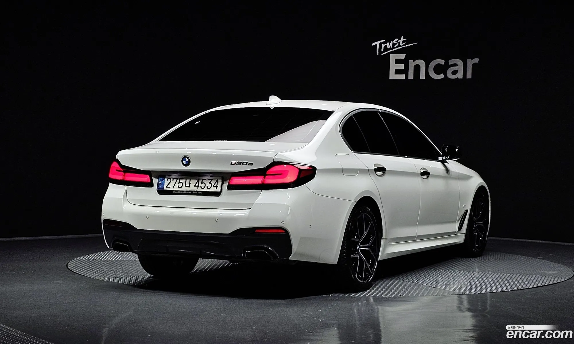 BMW 5 Series G30 530E M Sports - фотография 14512915