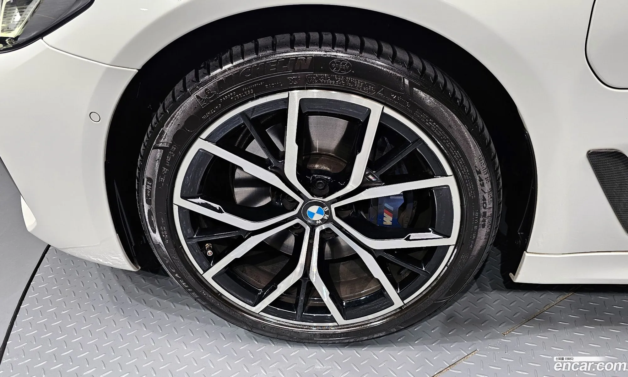 BMW 5 Series G30 530E M Sports - фотография 14512918