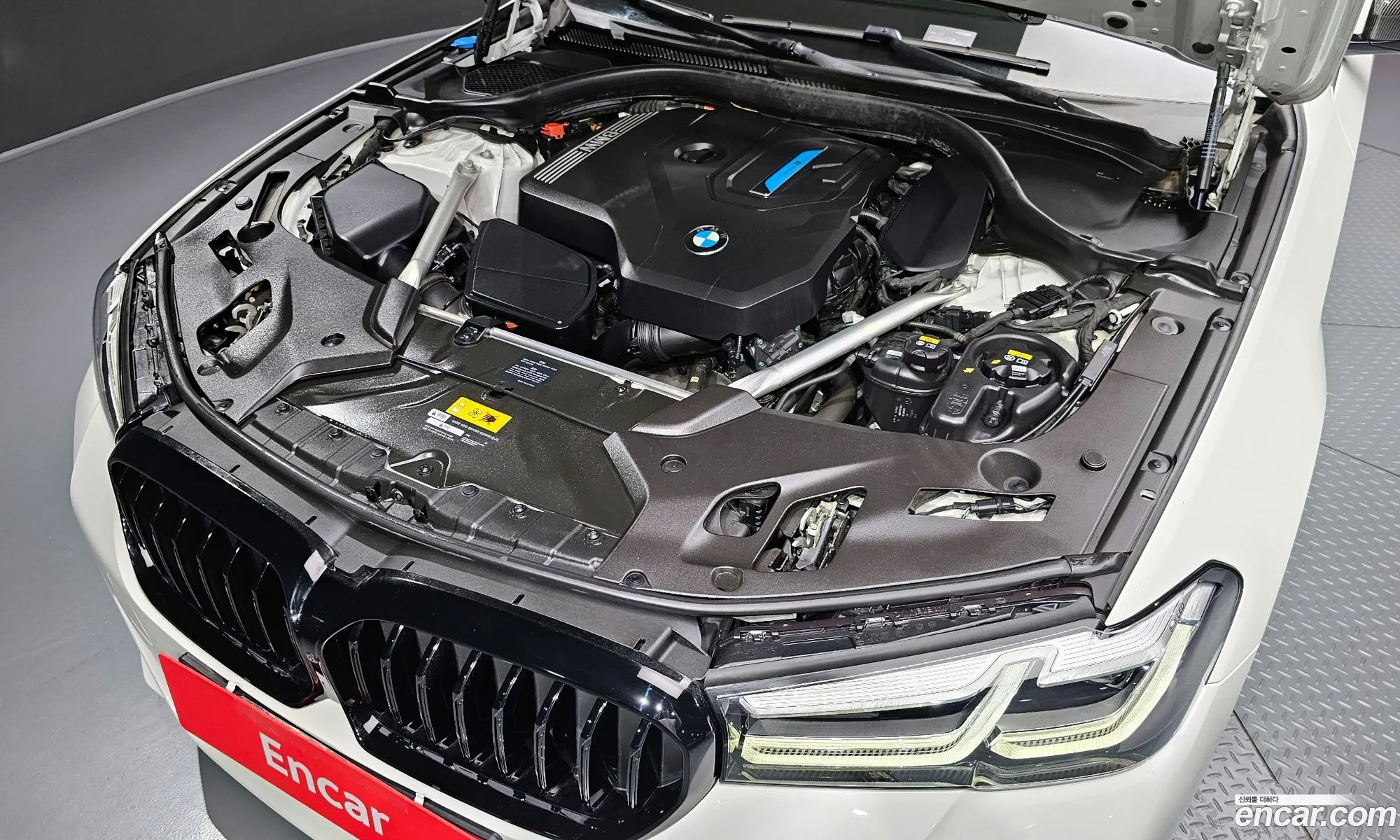 BMW 5 Series G30 530E M Sports - фотография 14512919