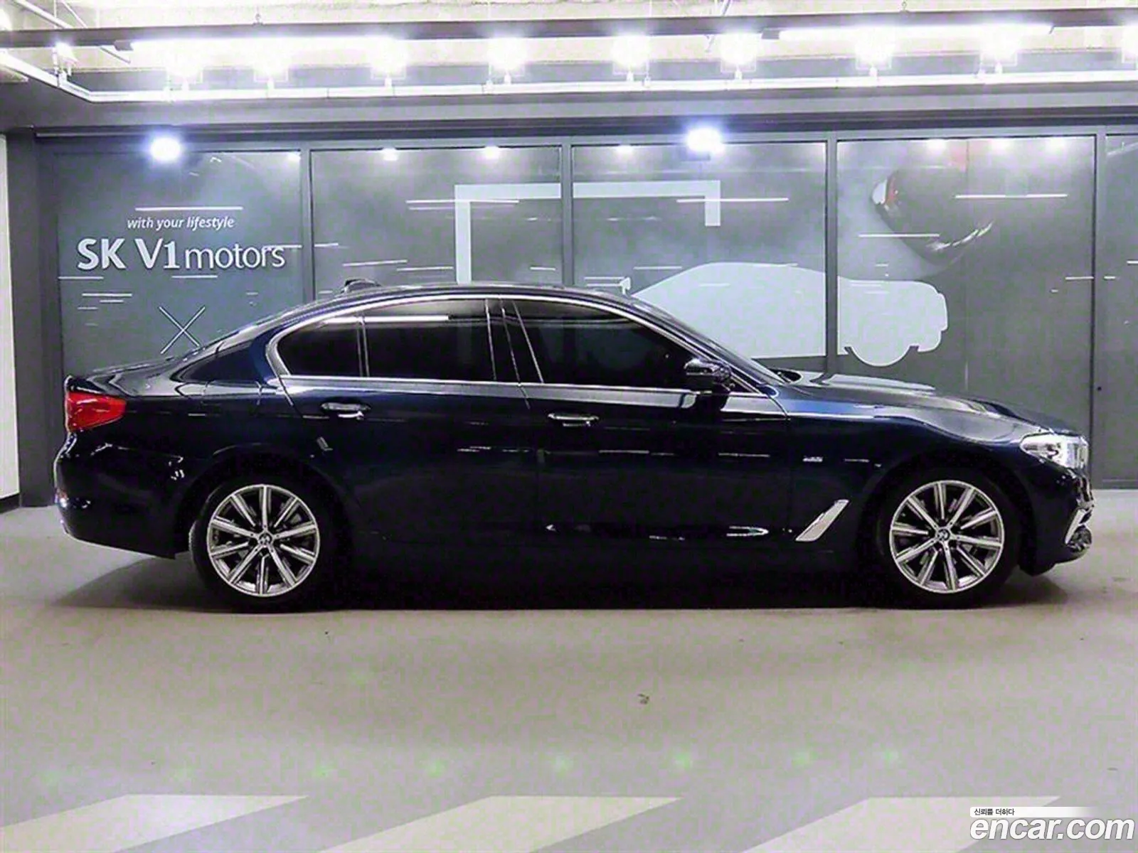 BMW 5 Series G30 520I Luxury - фотография 15202266