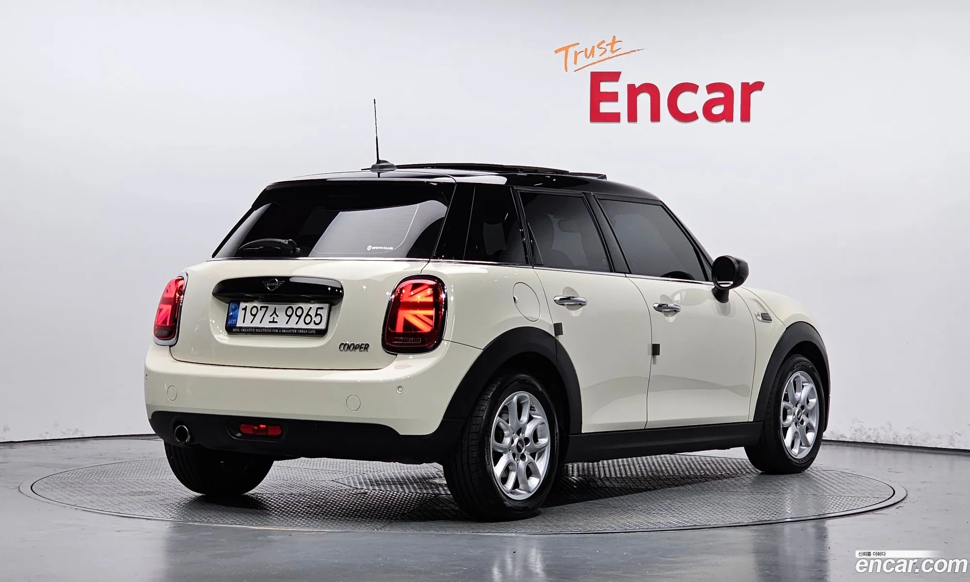 Mini Cooper 5-Door High 3Rd Generation - фотография 256232