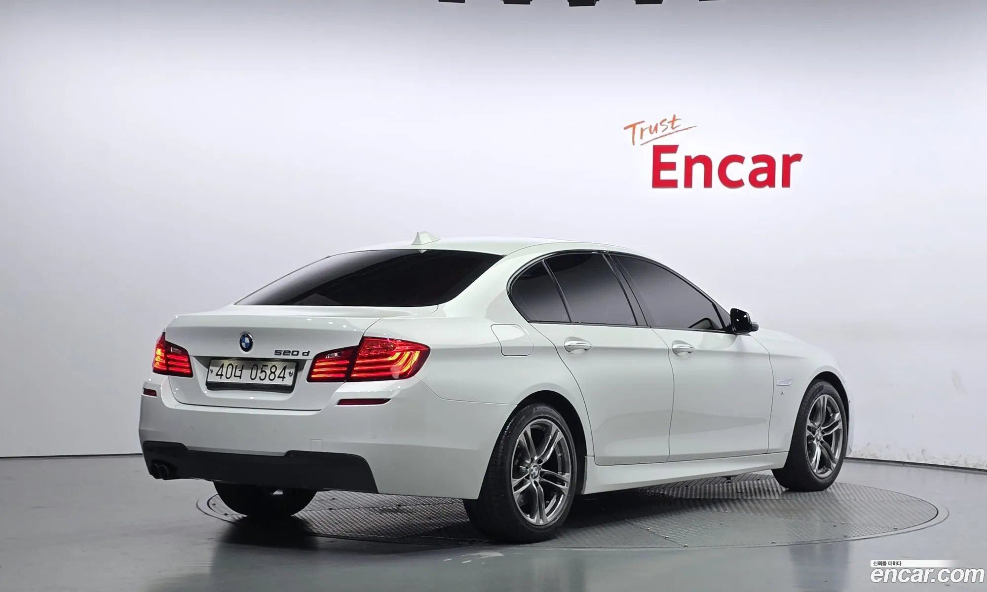 BMW 5 Series F10 520D M Aerodynamics - фотография 14345529