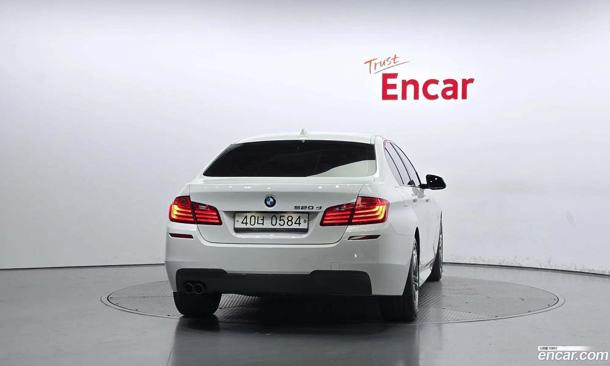 BMW 5 Series F10 520D M Aerodynamics - фотография 14345531