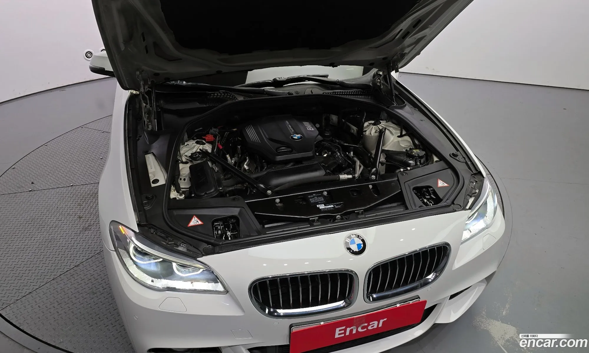 BMW 5 Series F10 520D M Aerodynamics - фотография 14345533