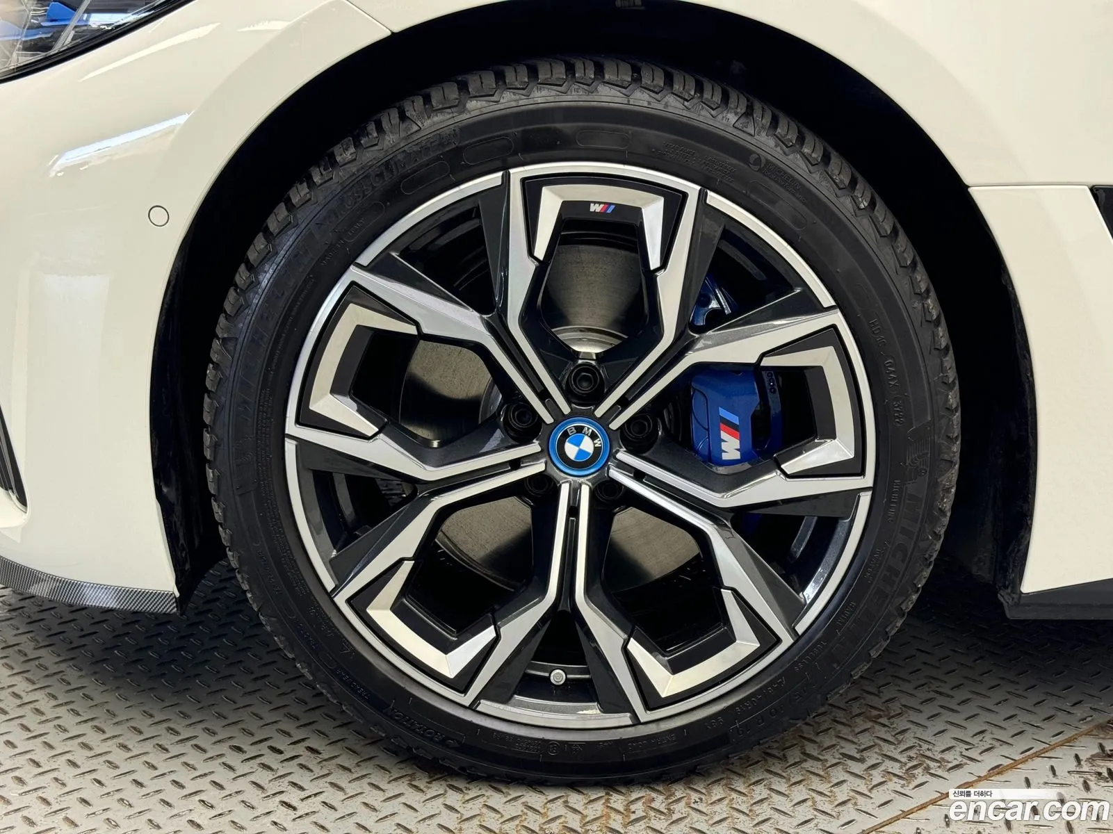 BMW I4 Edrive40 M Sports Pro - фотография 15255272