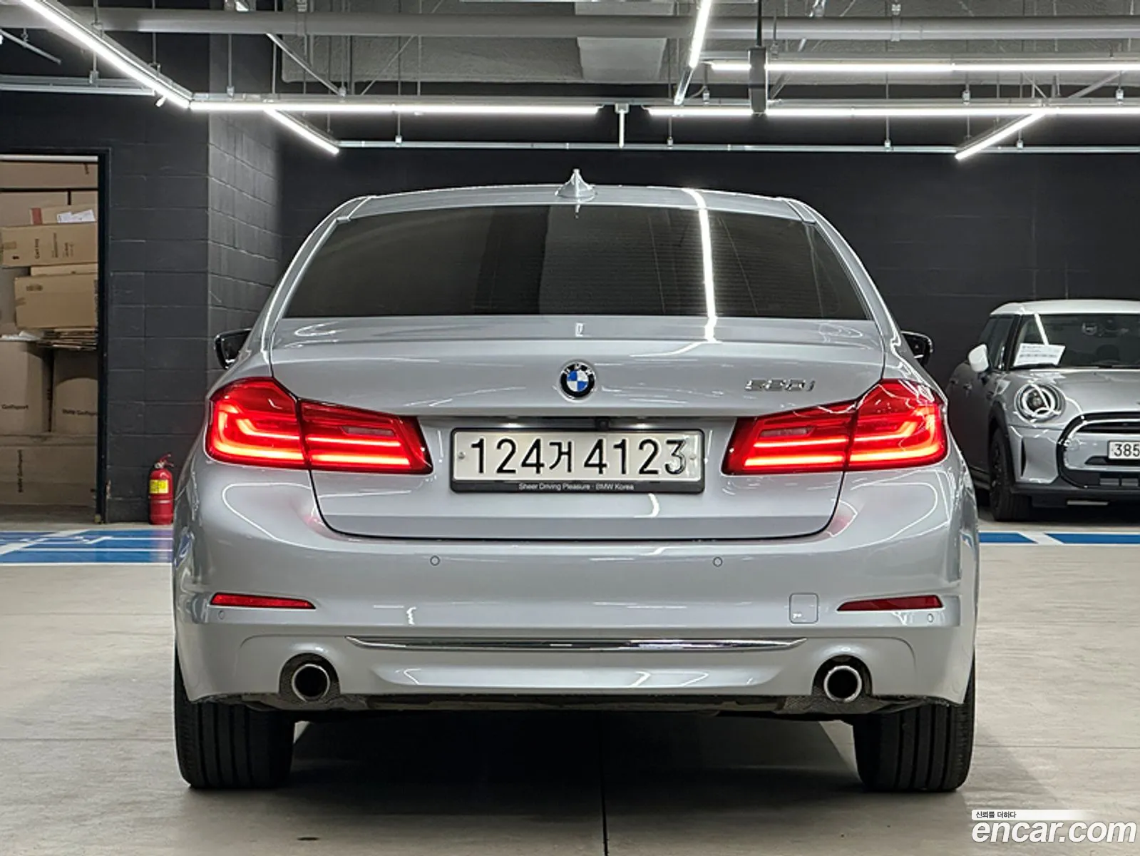 BMW 5 Series G30 520I Luxury - фотография 15255258